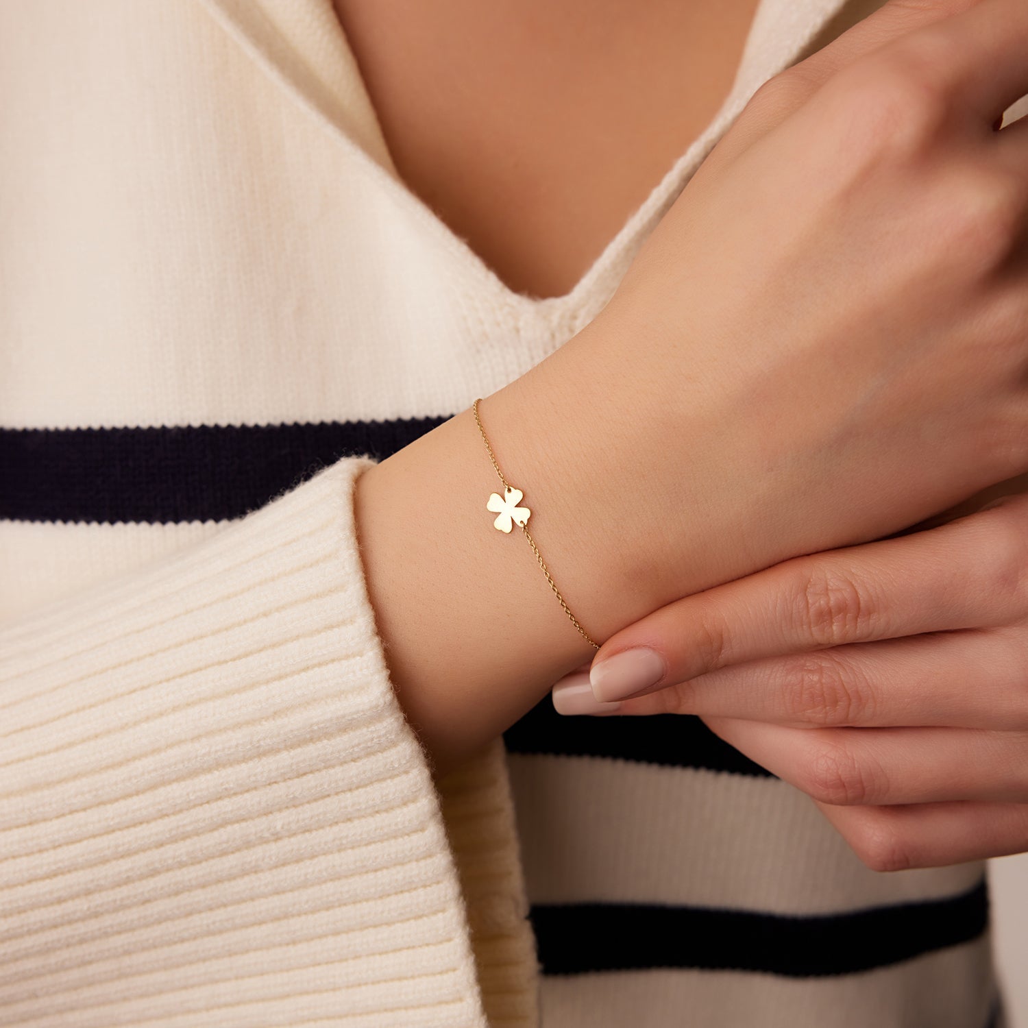OBFJ1924 - Four Leaf Clover Charm Bracelet bracelets in selectable metal and diamond options - Roselle Jewelry view 4