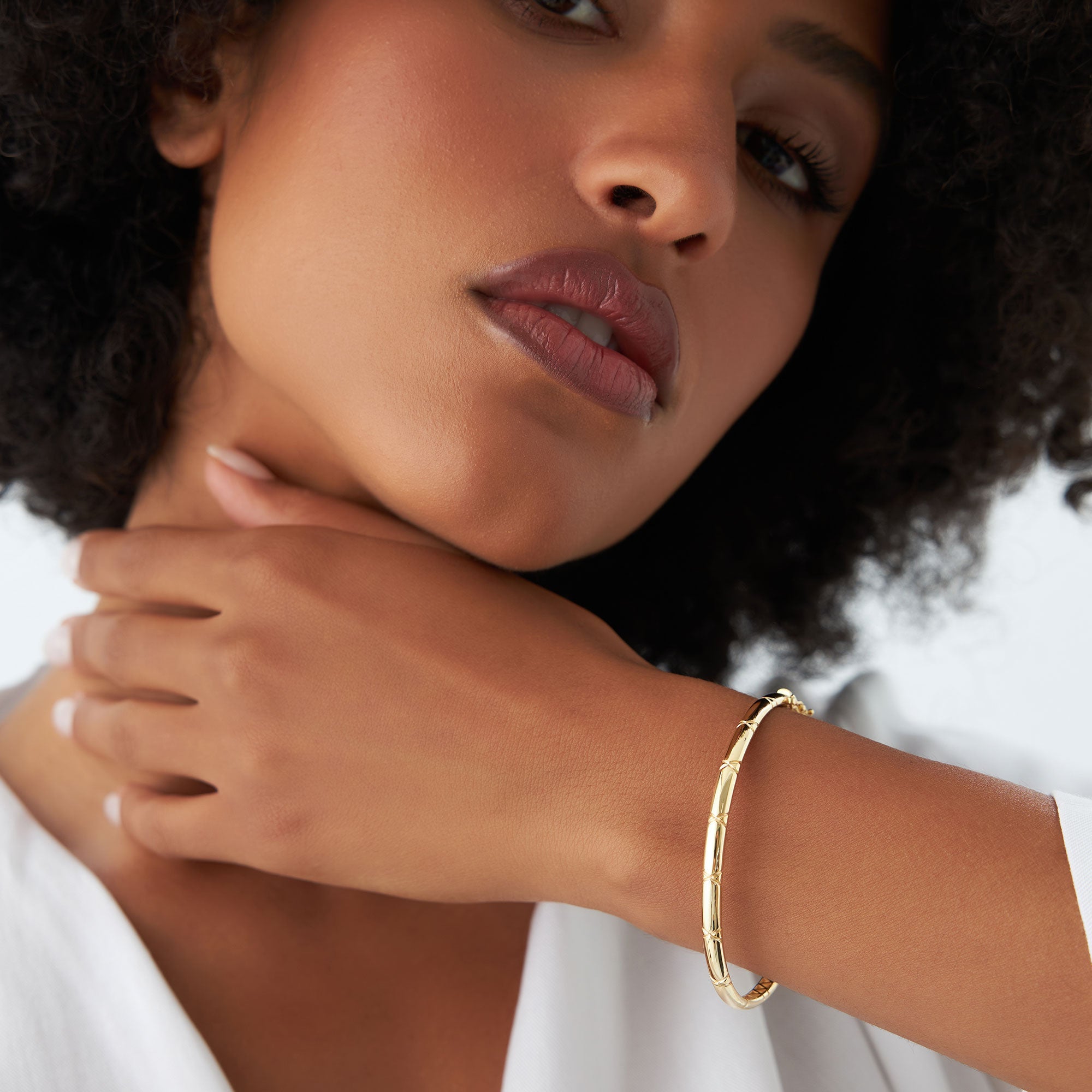 OBFJ1136 - 14K 4MM Dome X Cut Design Gold Bangle 2