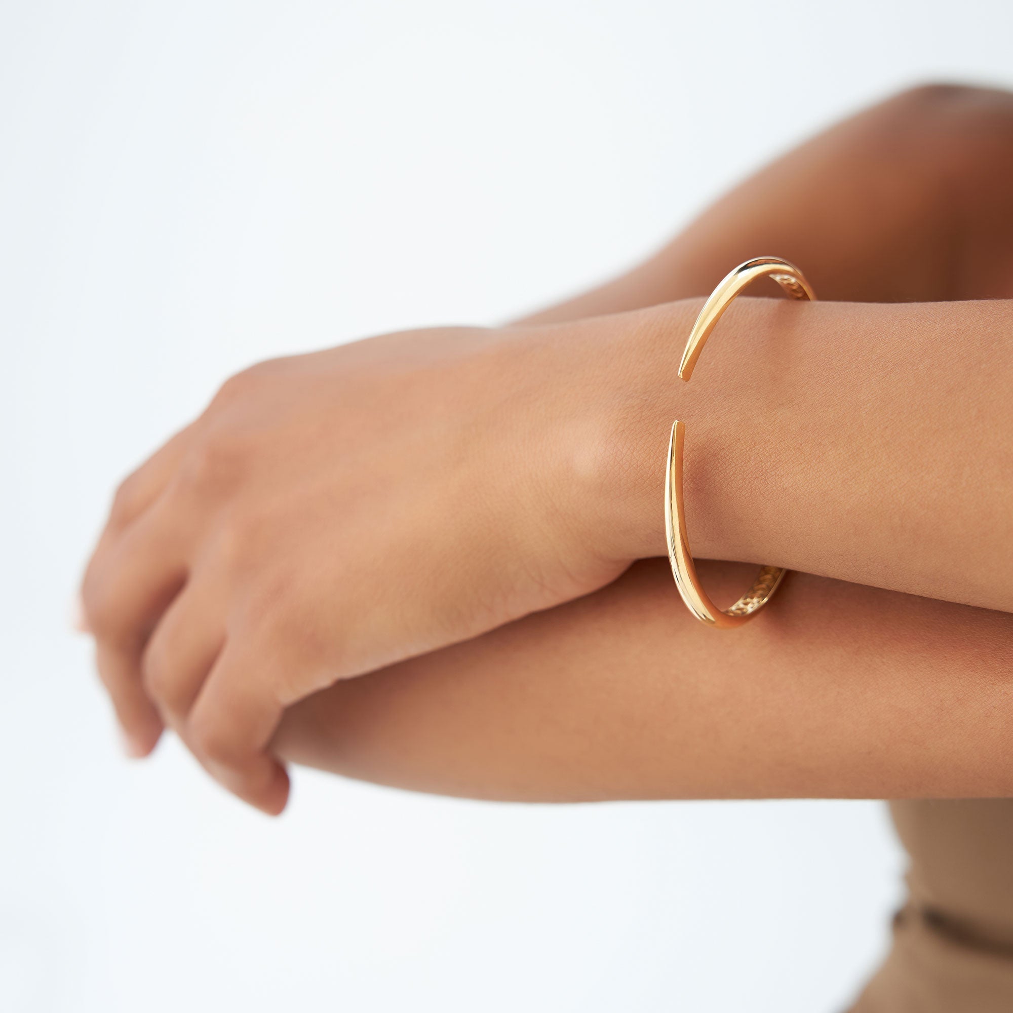 OBFJ1167 - 14k Gold Claw Cuff Bangle Bracelet 3