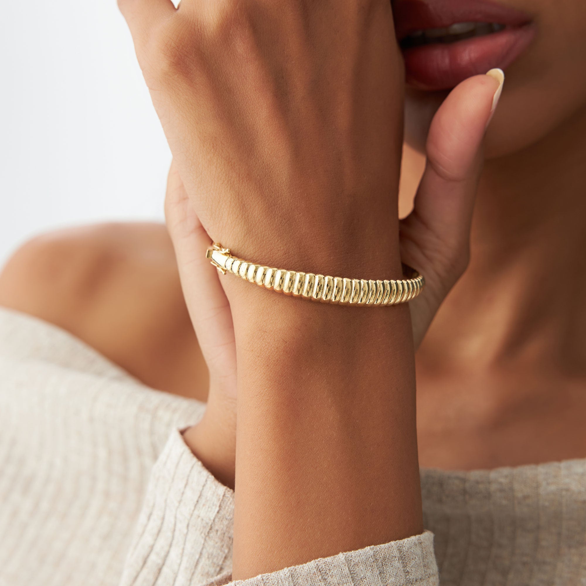OBFJ1156 - 14k Chunky Ribbed Gold Bangle Bracelet 2