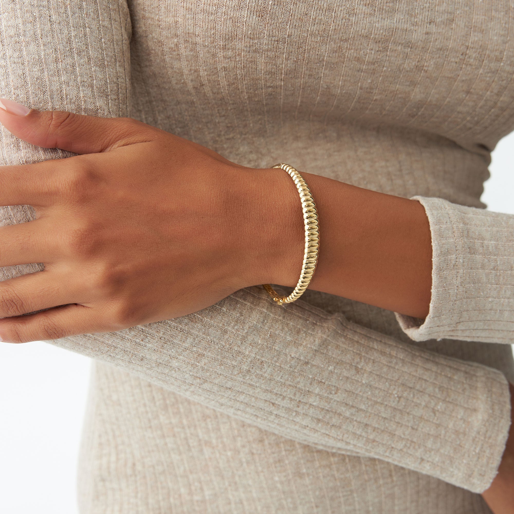 OBFJ1156 - 14k Chunky Ribbed Gold Bangle Bracelet 3