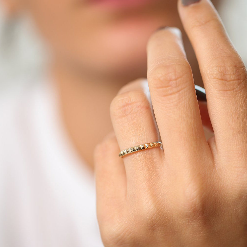 OBFJ1920 - 14K Gold Spike Pyramid Eternity Ring 2