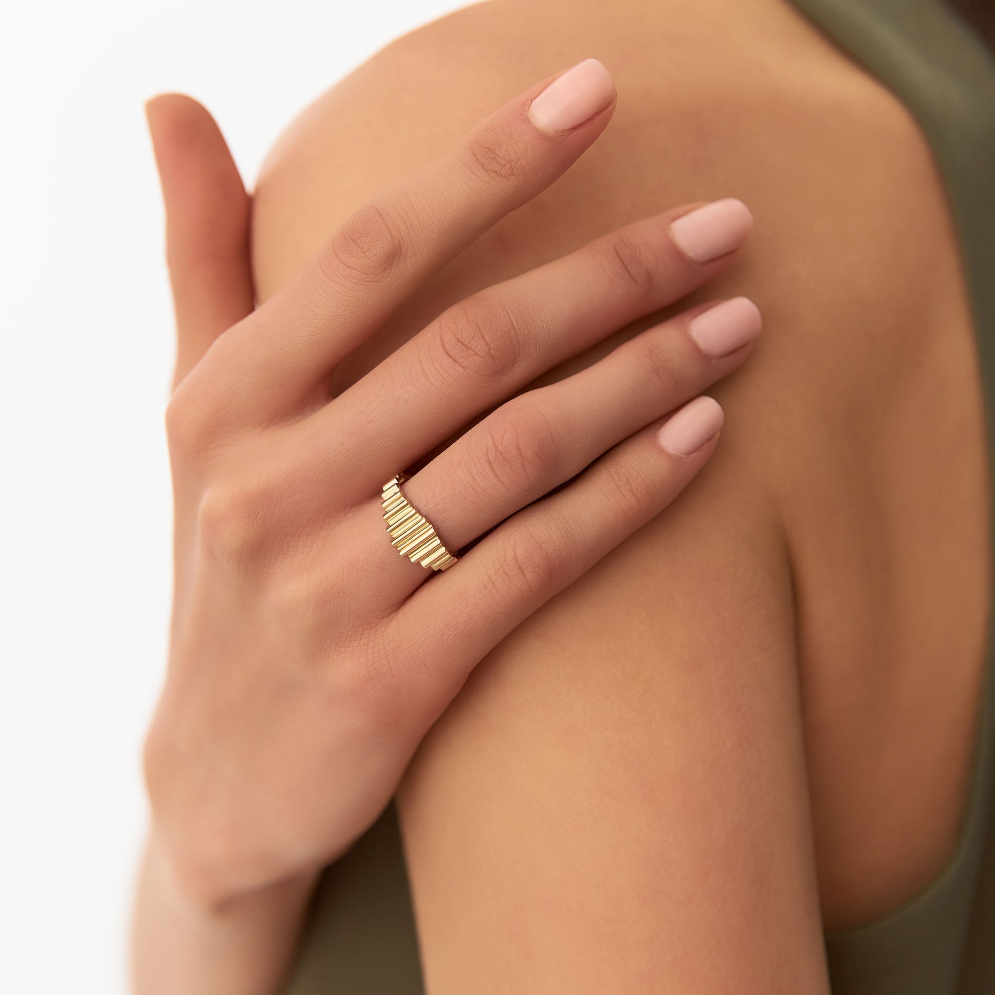 OBFJ1266 - 14K Bold Fluted Graduating Gold Ring 3