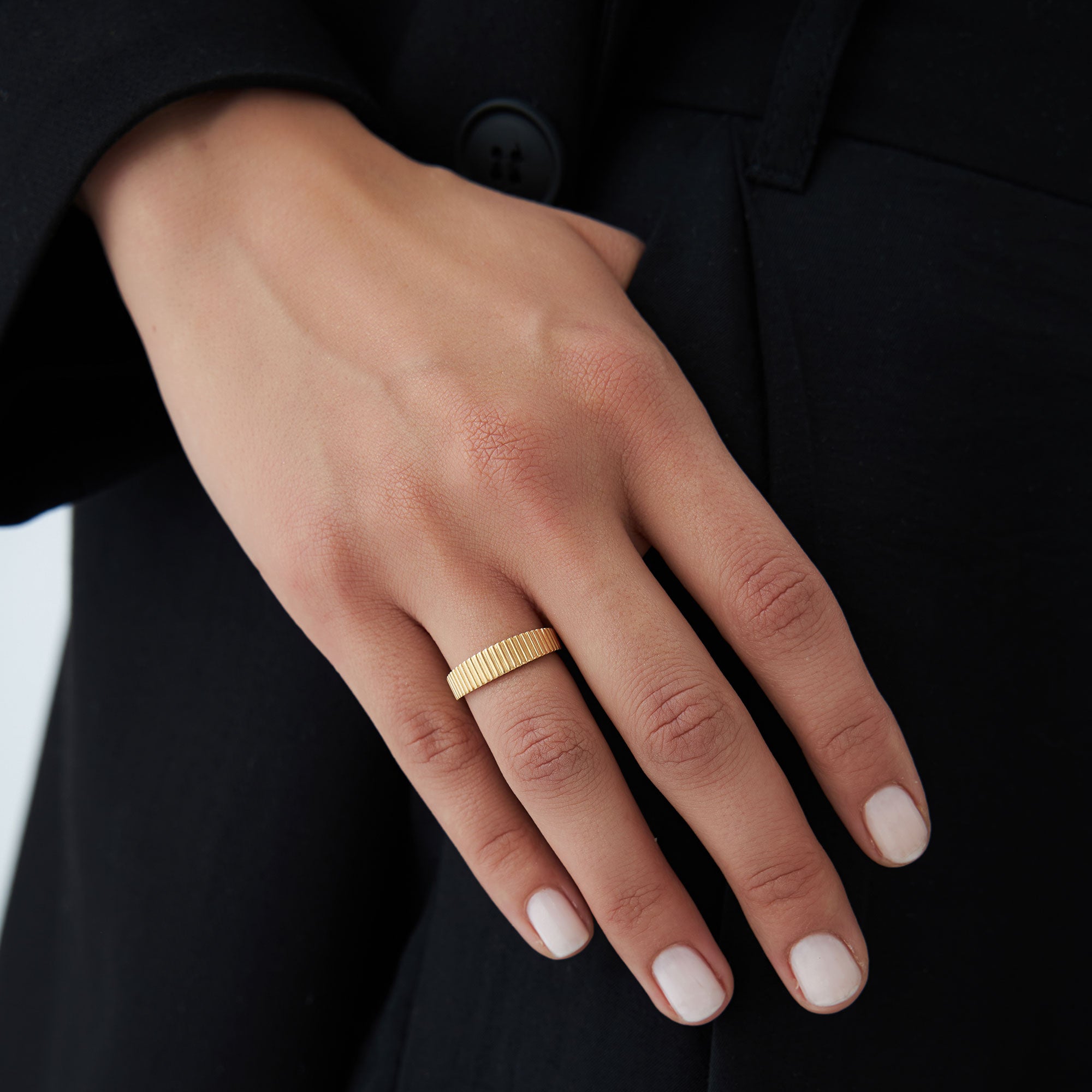 OBFJ1230 - 14k Fluted Textured Graduating Ring 3