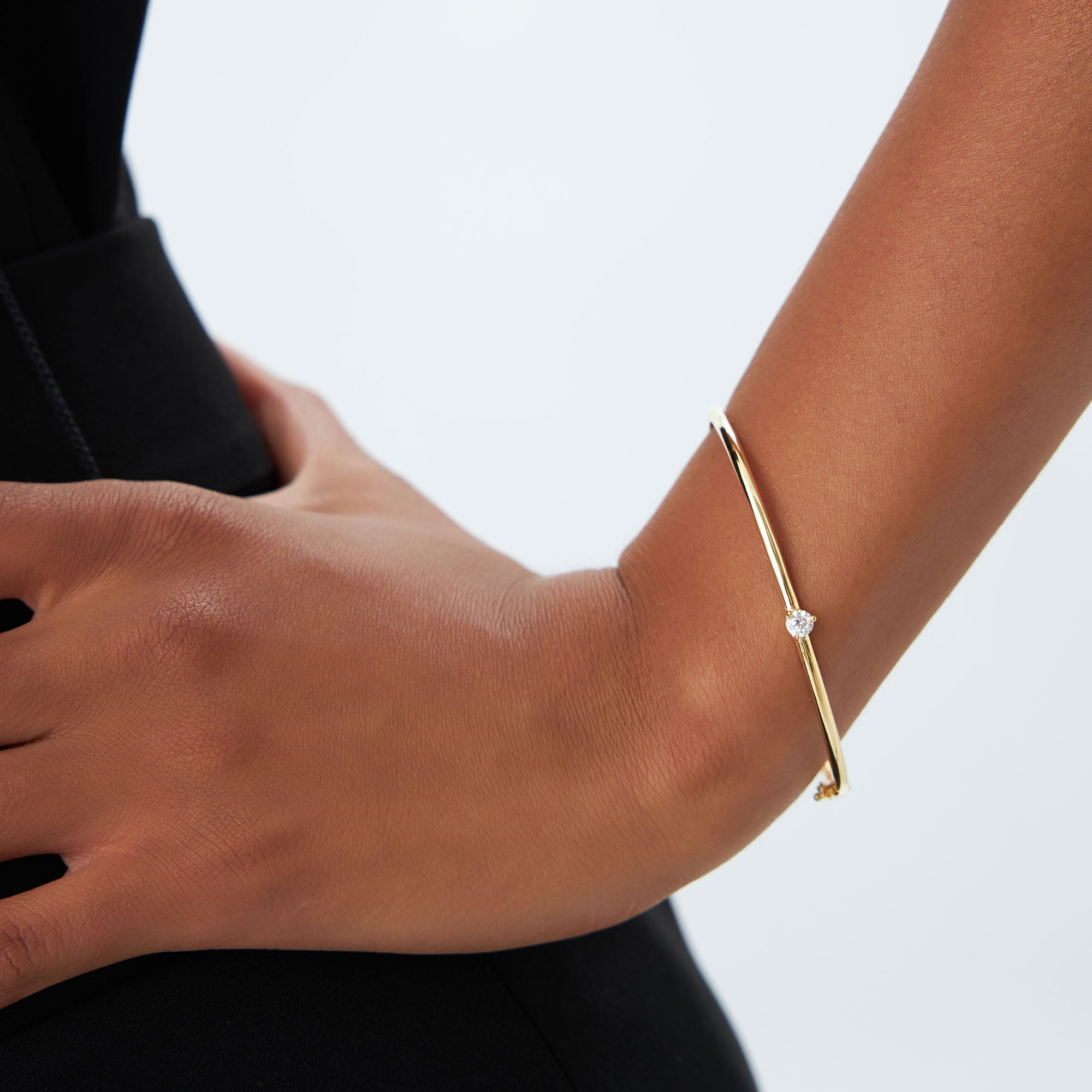OBFJ1172 - 14k Solitaire Diamond Bangle Bracelet 0.10 - 0.30 ctw 7