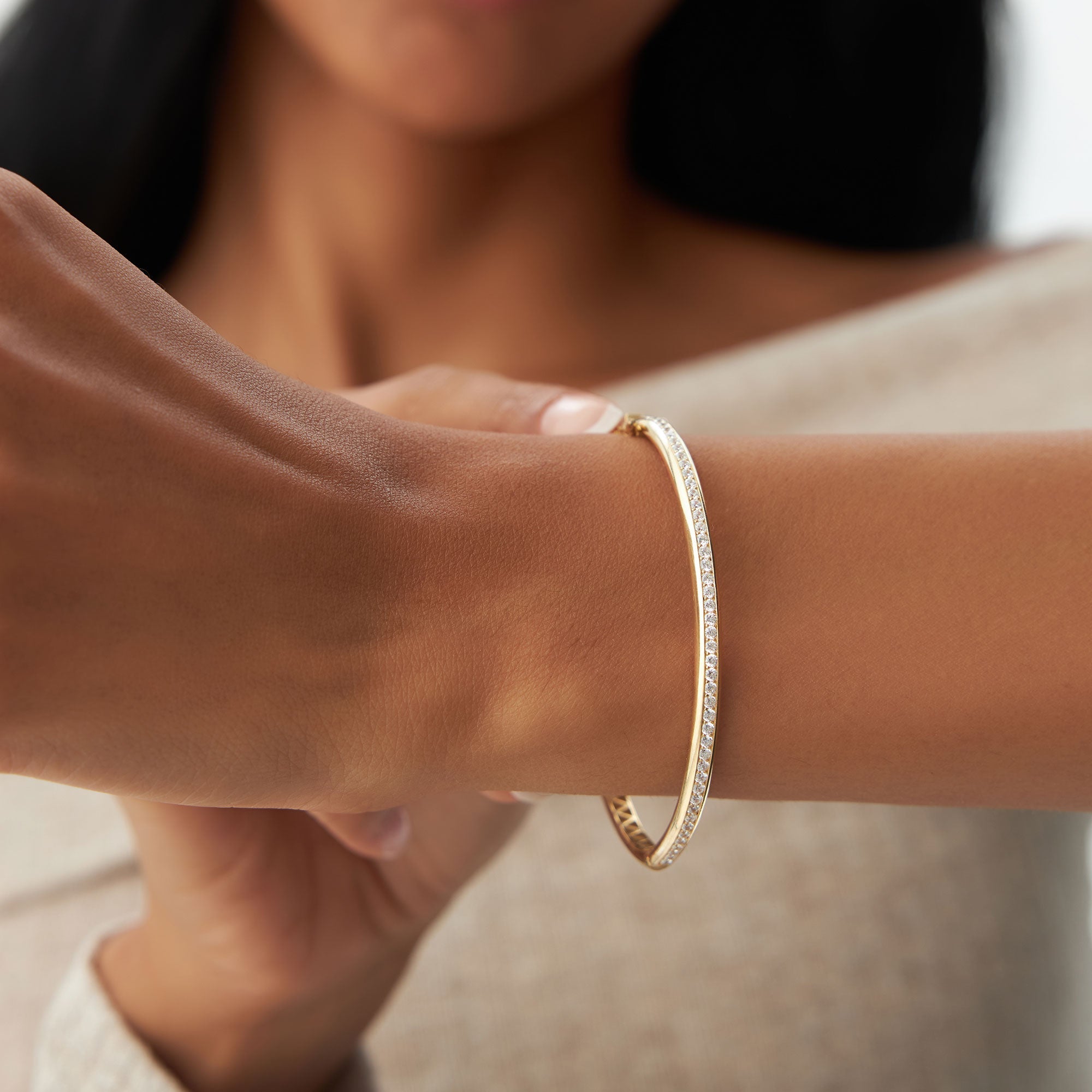 OBFJ1169 - 14k 1.00 Ctw Dome Diamond Bangle Bracelet 3