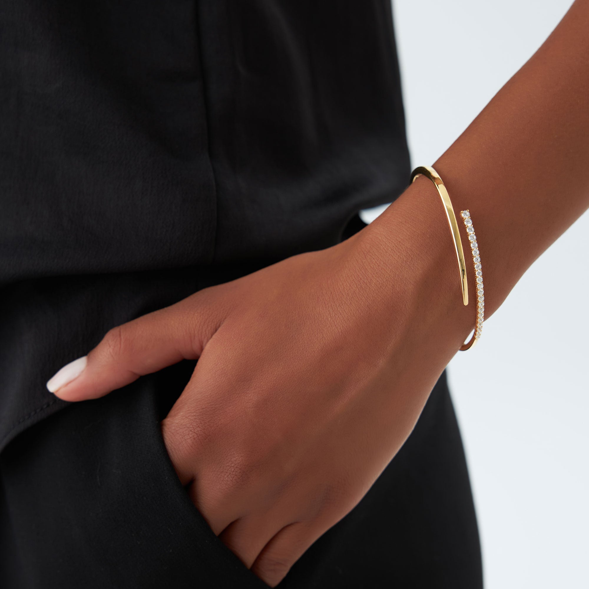 OBFJ1049 - 14K Cross Over Graduating Diamond Bangle 5