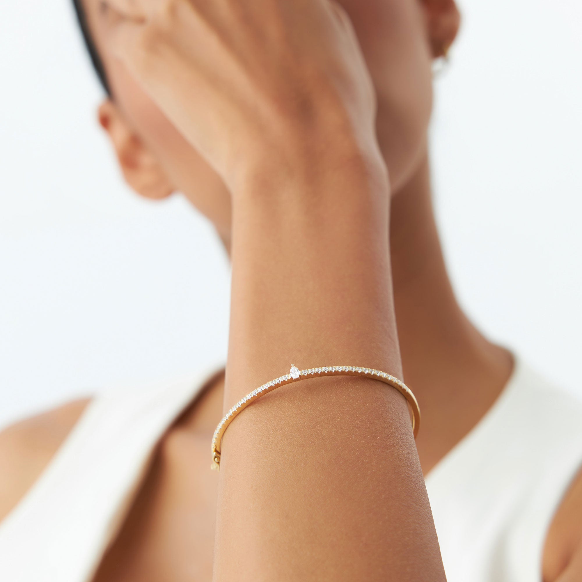 OBFJ1157 - 14k Gold Pear Shaped and Round Diamond Bangle 4