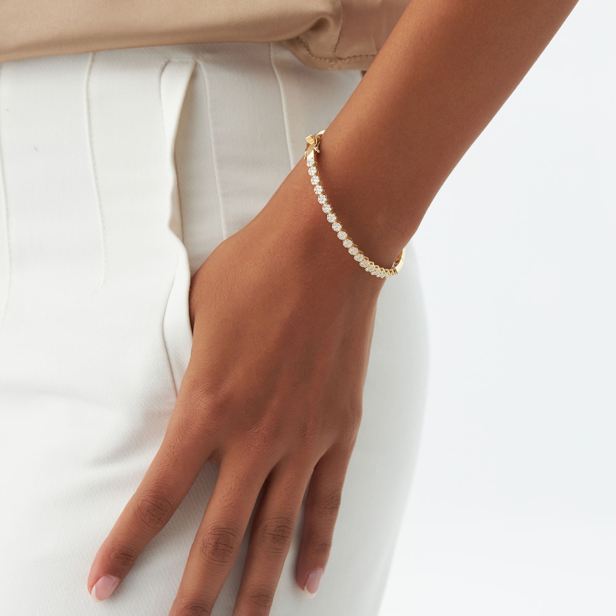 OBFJ1114 - 14k 1.15ctw Luxurious Cluster Diamond Bangle 3