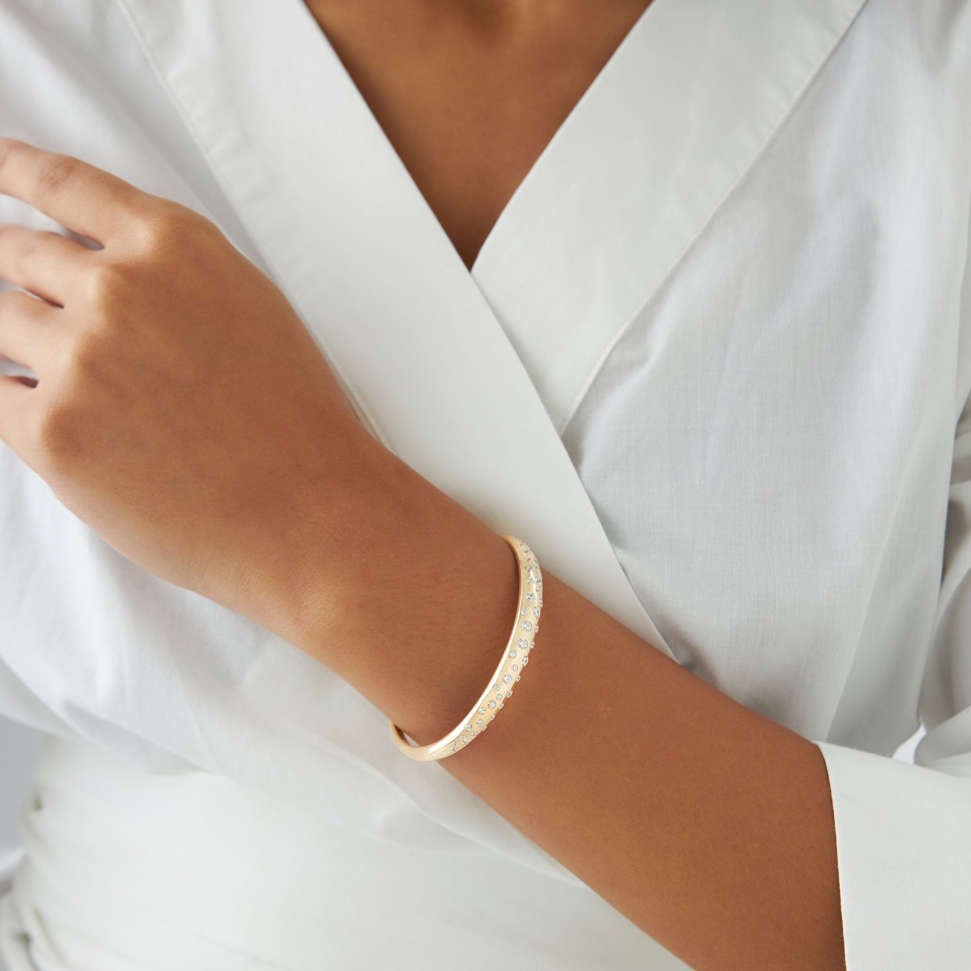 OBFJ1128 - 14k 1.20ctw Dome Floating Diamond Bangle Bracelet 3
