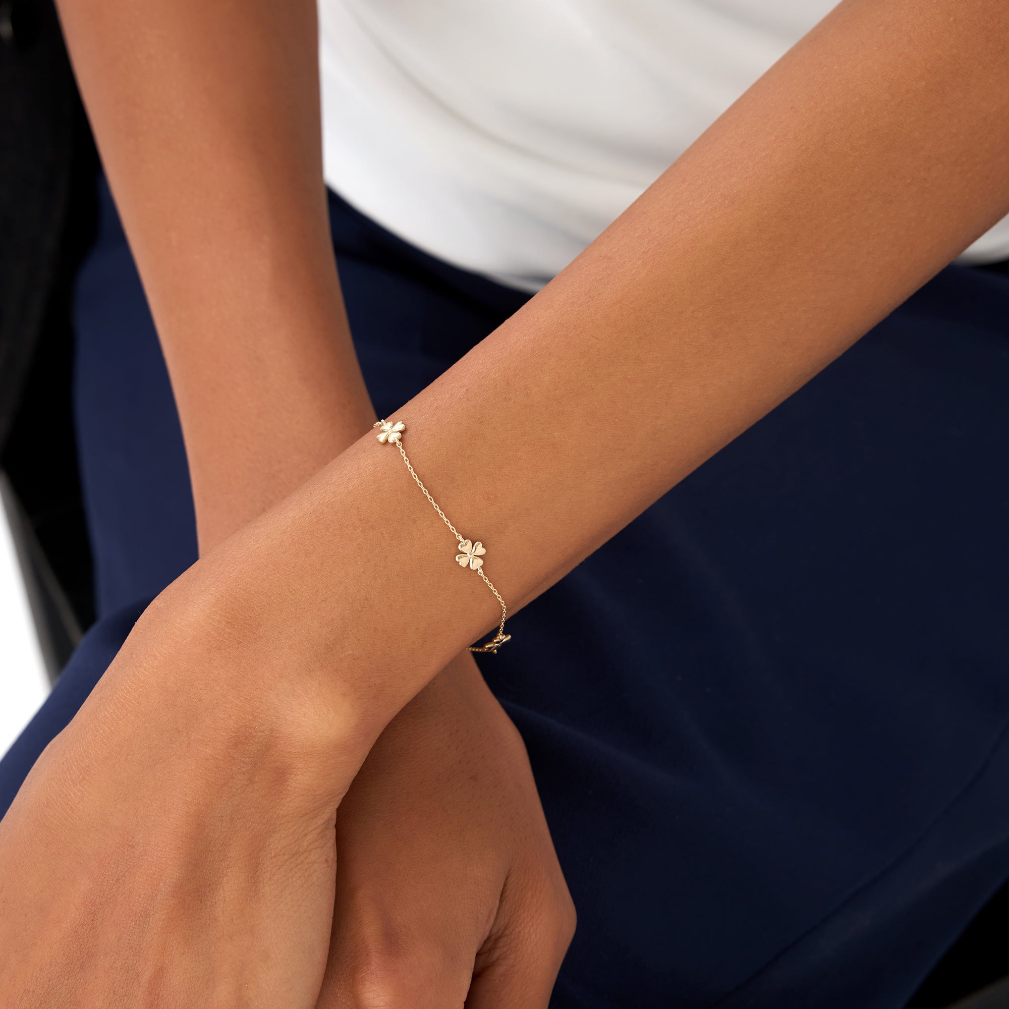 OBFJ0354 - 14k Gold Clover Station Bracelet 4