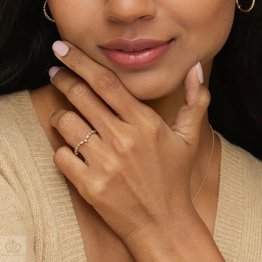 0.31CTW Delicate Versailles Contour Diamond Wedding Band Ring - LR45 Camélia™