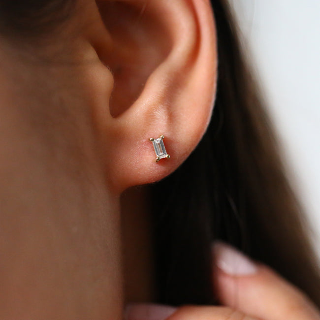 OBFJ1583 - 14K Gold Baguette Cut Diamond Stud Earrings 3