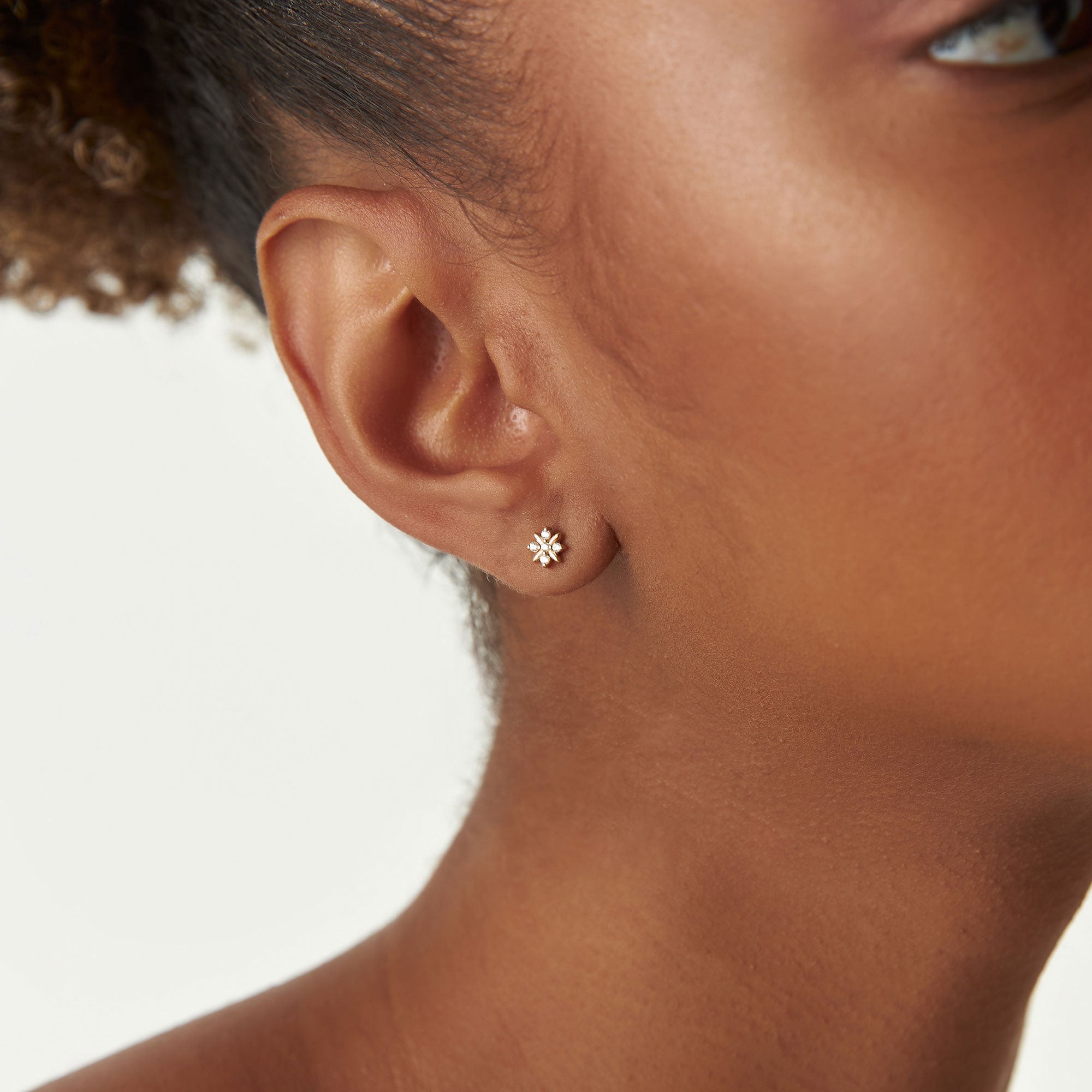 OBFJ1264 - 14k Dainty Crisscross Cluster Diamond Studs 4
