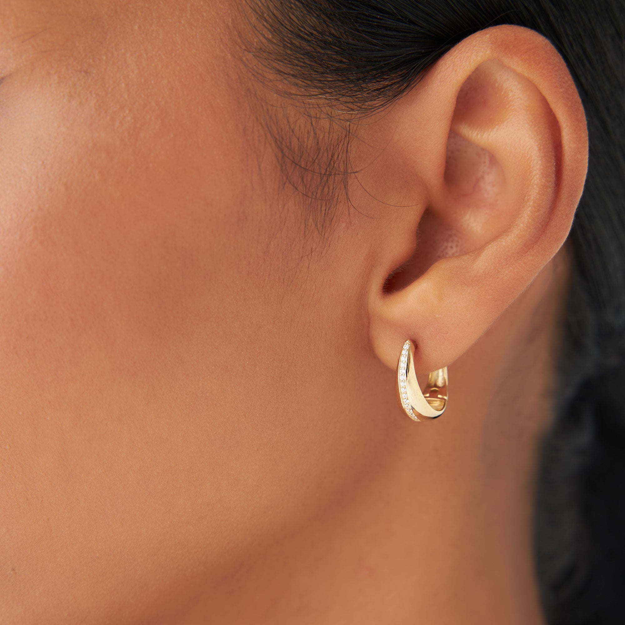 OBFJ1121 - 14k Gold Teardrop Diamond Hoop Earrings 3