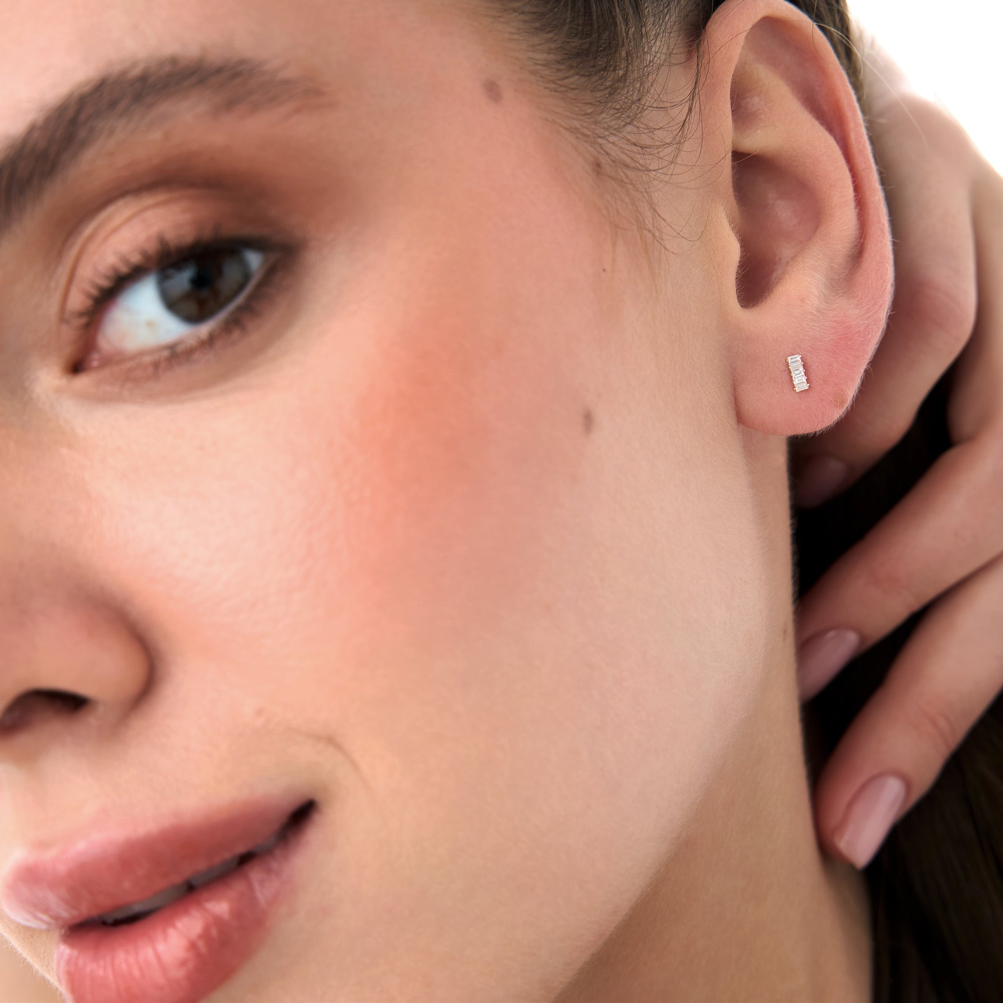 OBFJ0665 - 14k Diamond Baguette Bar Stud Earrings 2
