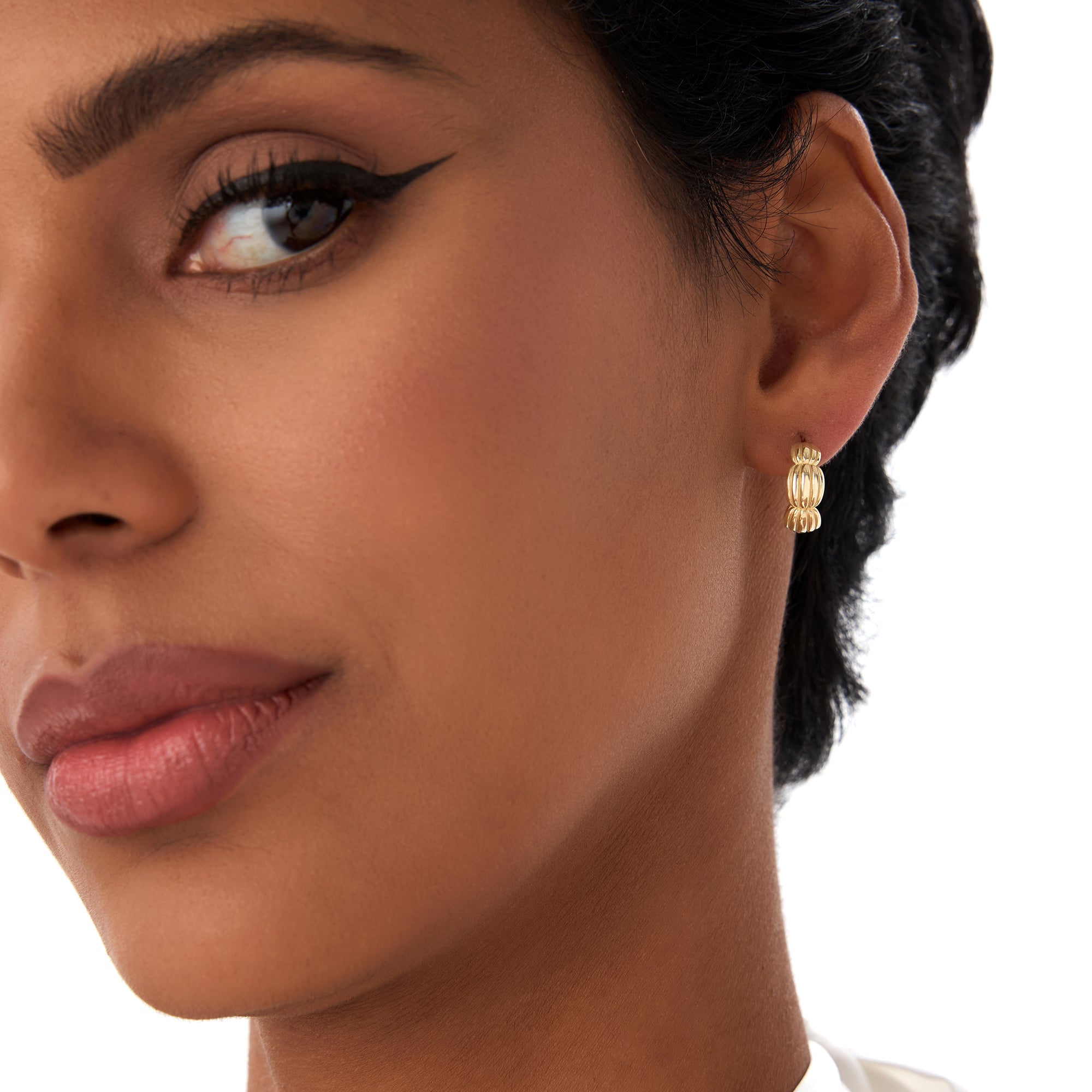 OBFJ0428 - 14k Gold Ribbed Dome Hoop Earrings 3