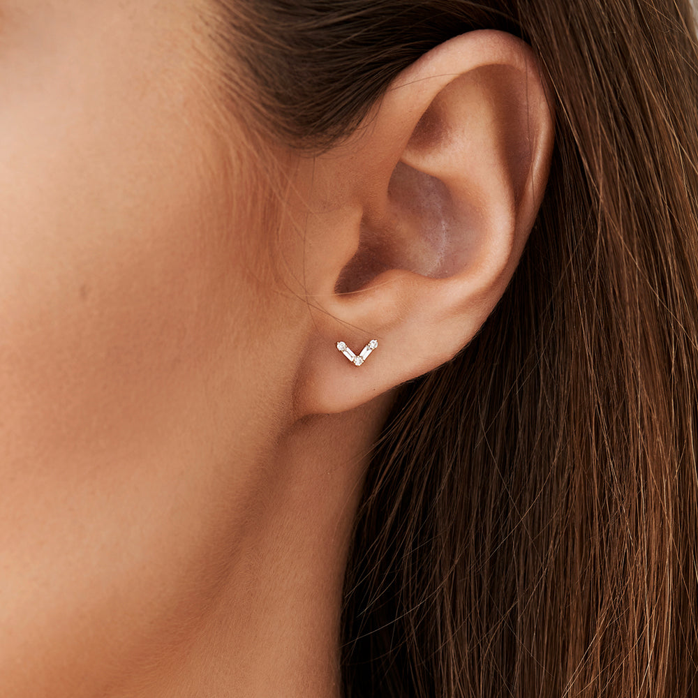 OBFJ2139 - 14k Minimal Baguette and Round Diamond Earrings 2