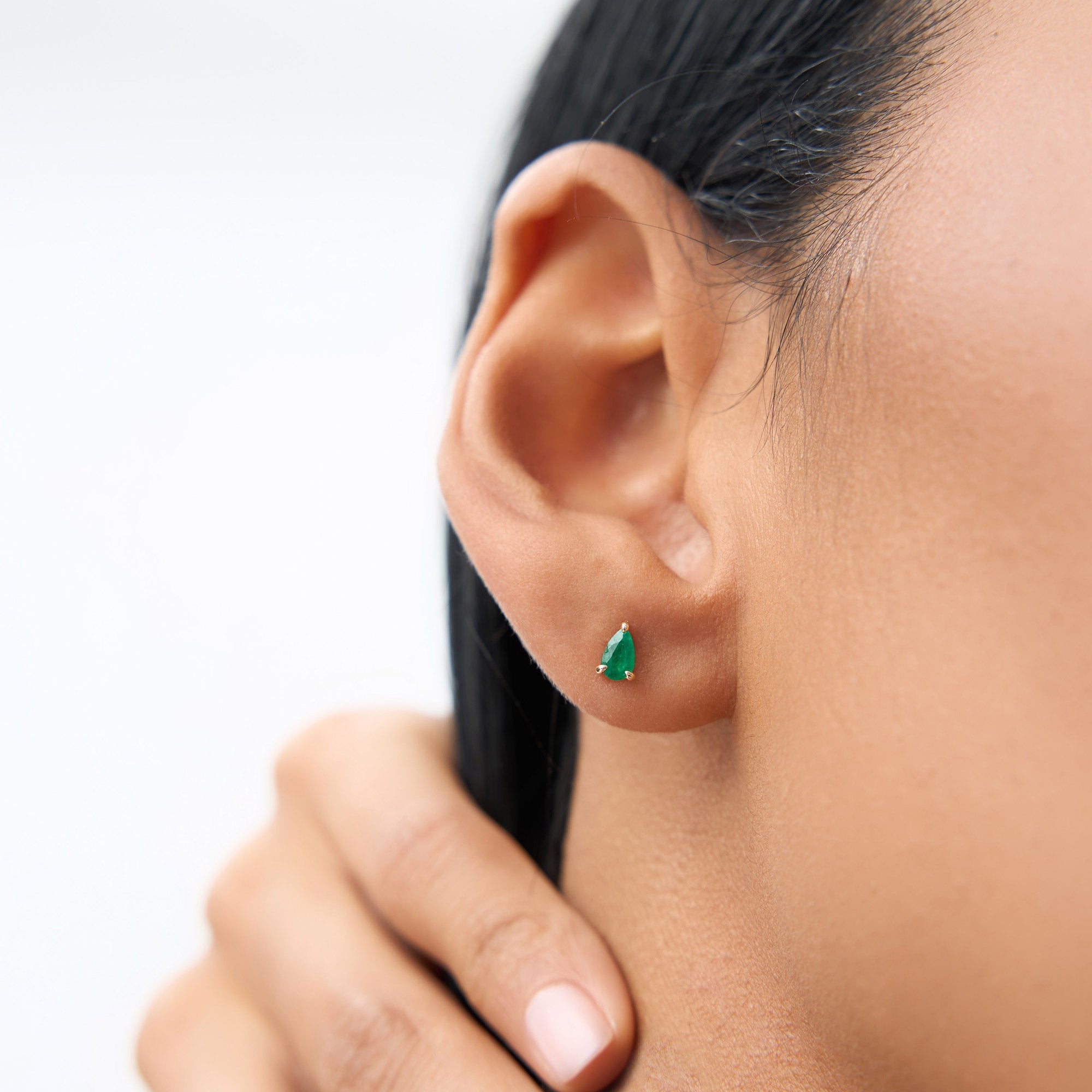 OBFJ1048 - 14K Pear Shaped Emerald Stud Earrings 2