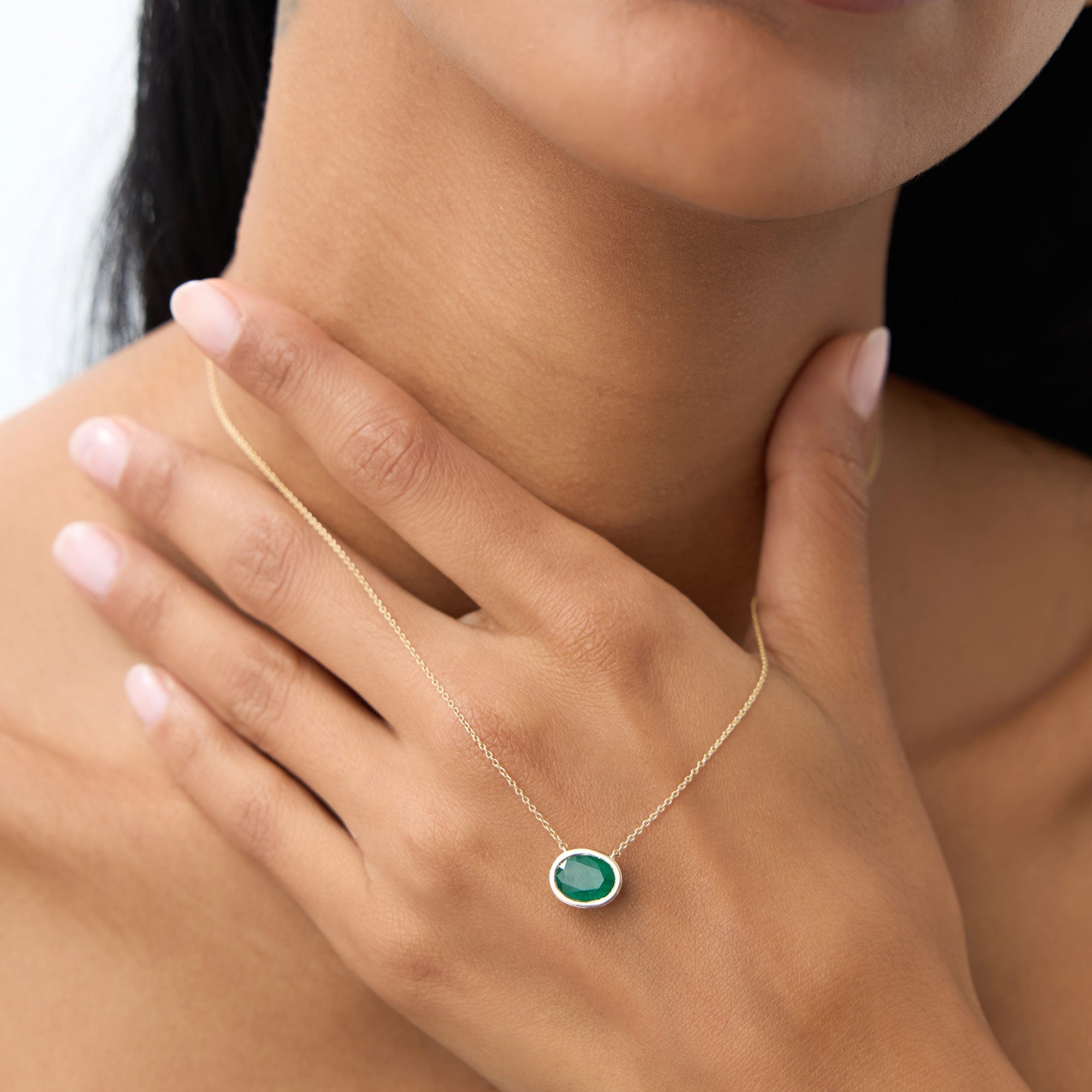 OBFJ1082 - 14k 1.55 - 2.20 Ctw Oval Shaped Bezel Setting Emerald Necklace 4