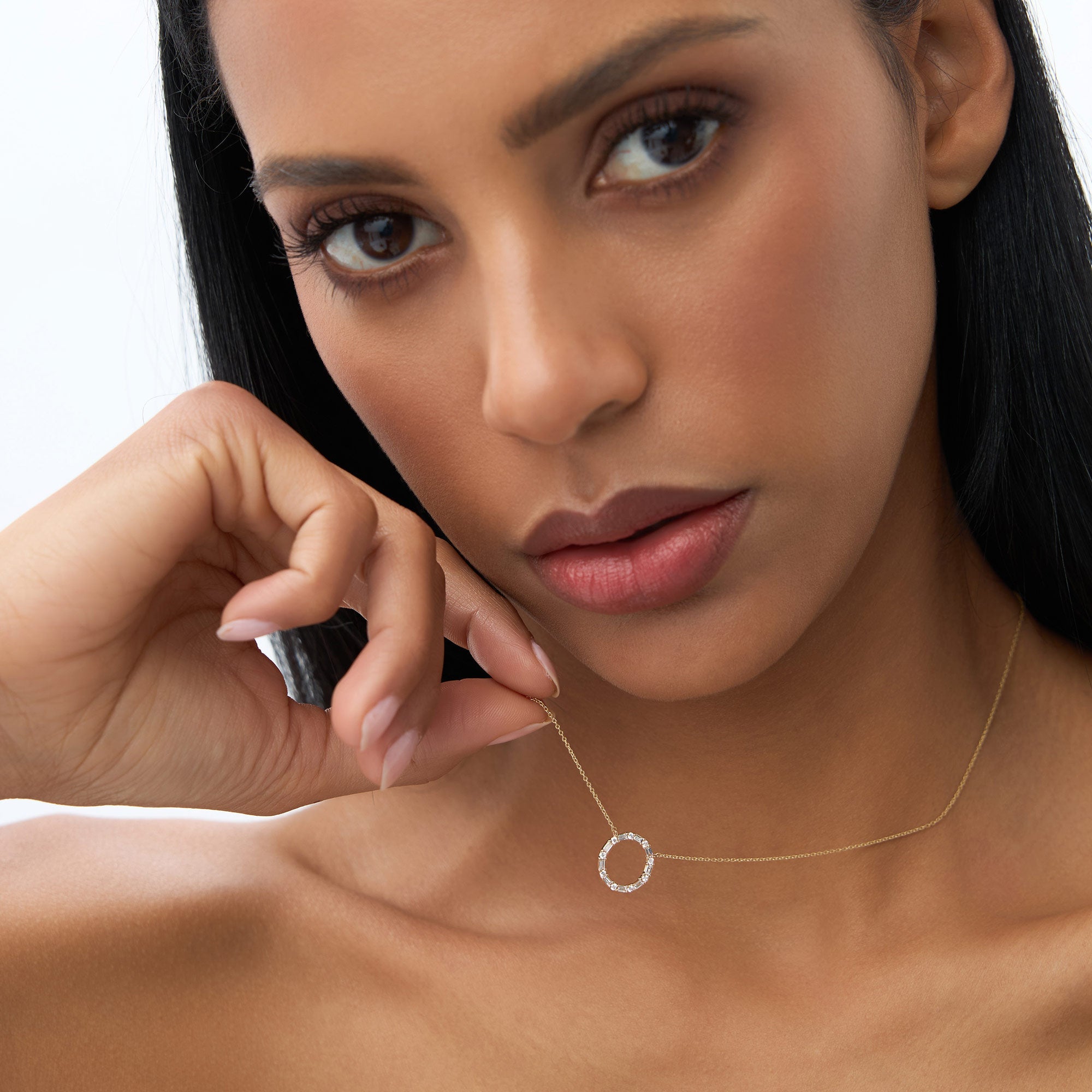 OBFJ1076 - 14k Baguette & Round Diamond Circle Necklace 6