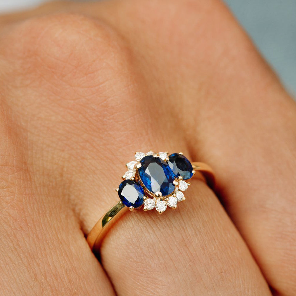 OBFJ1997 - 14k Three Stone Sapphire Cluster Ring 2