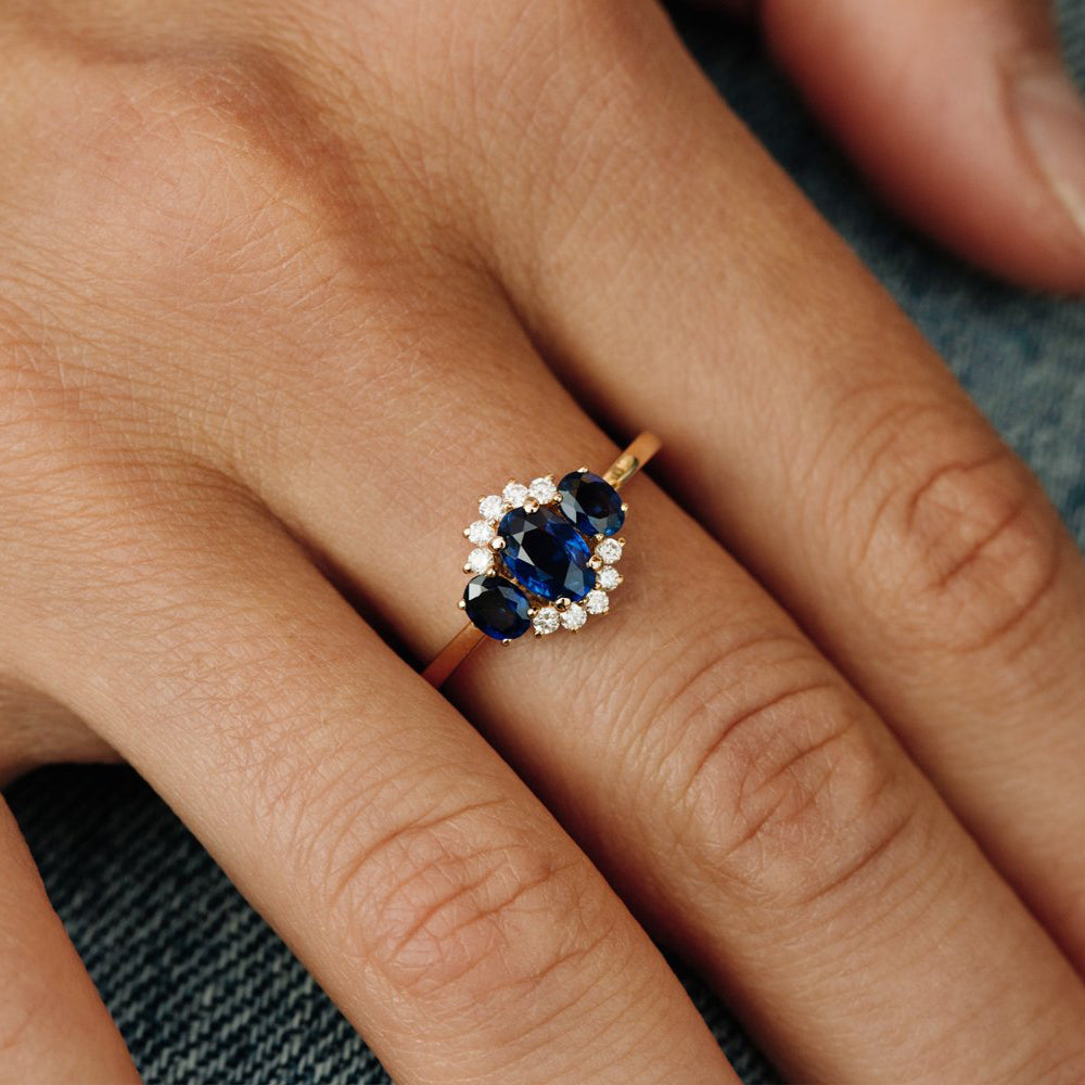 OBFJ1997 - 14k Three Stone Sapphire Cluster Ring 4