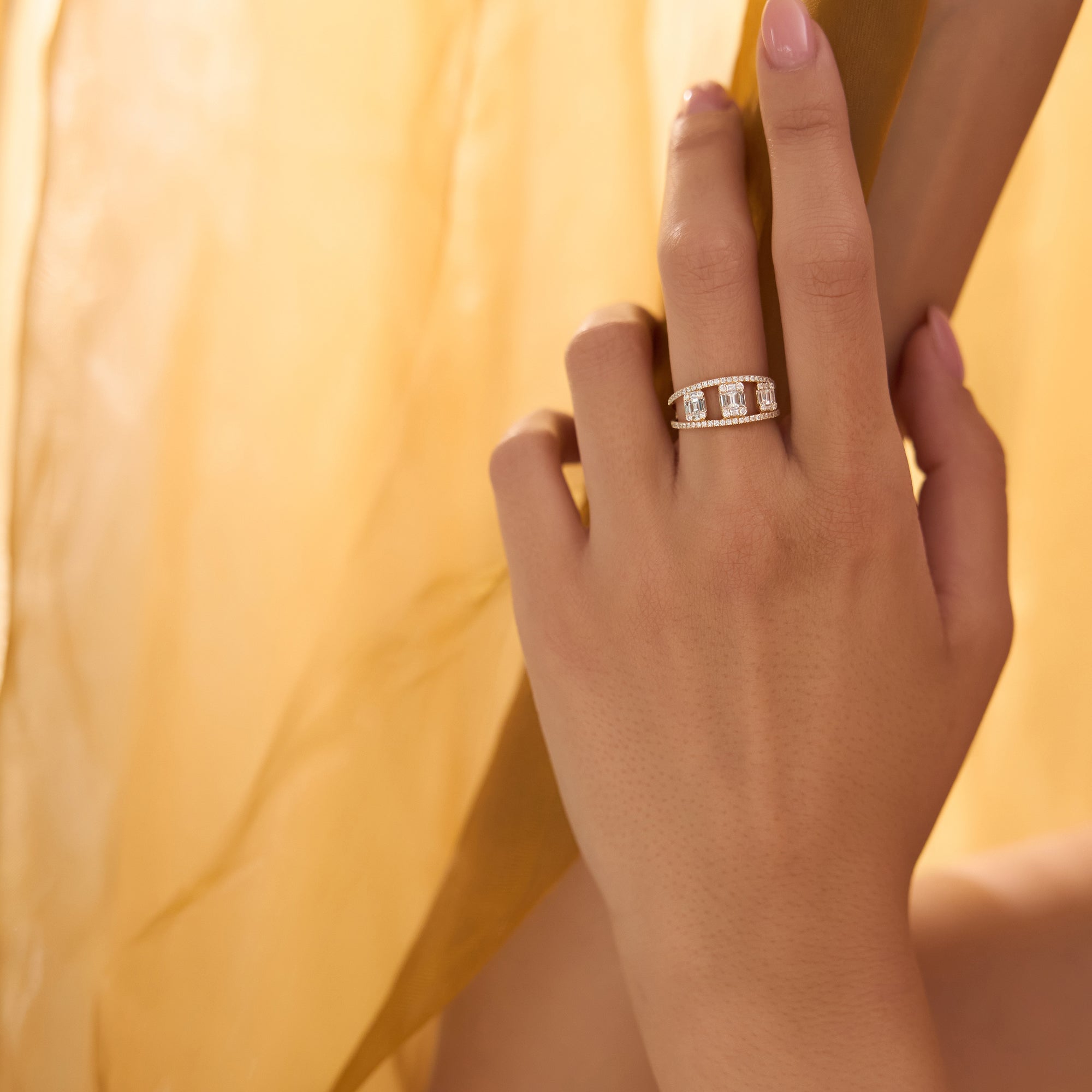 OBFJ2186 - 14k Baguette and Round Diamond Illusion Setting Cocktail Ring 4