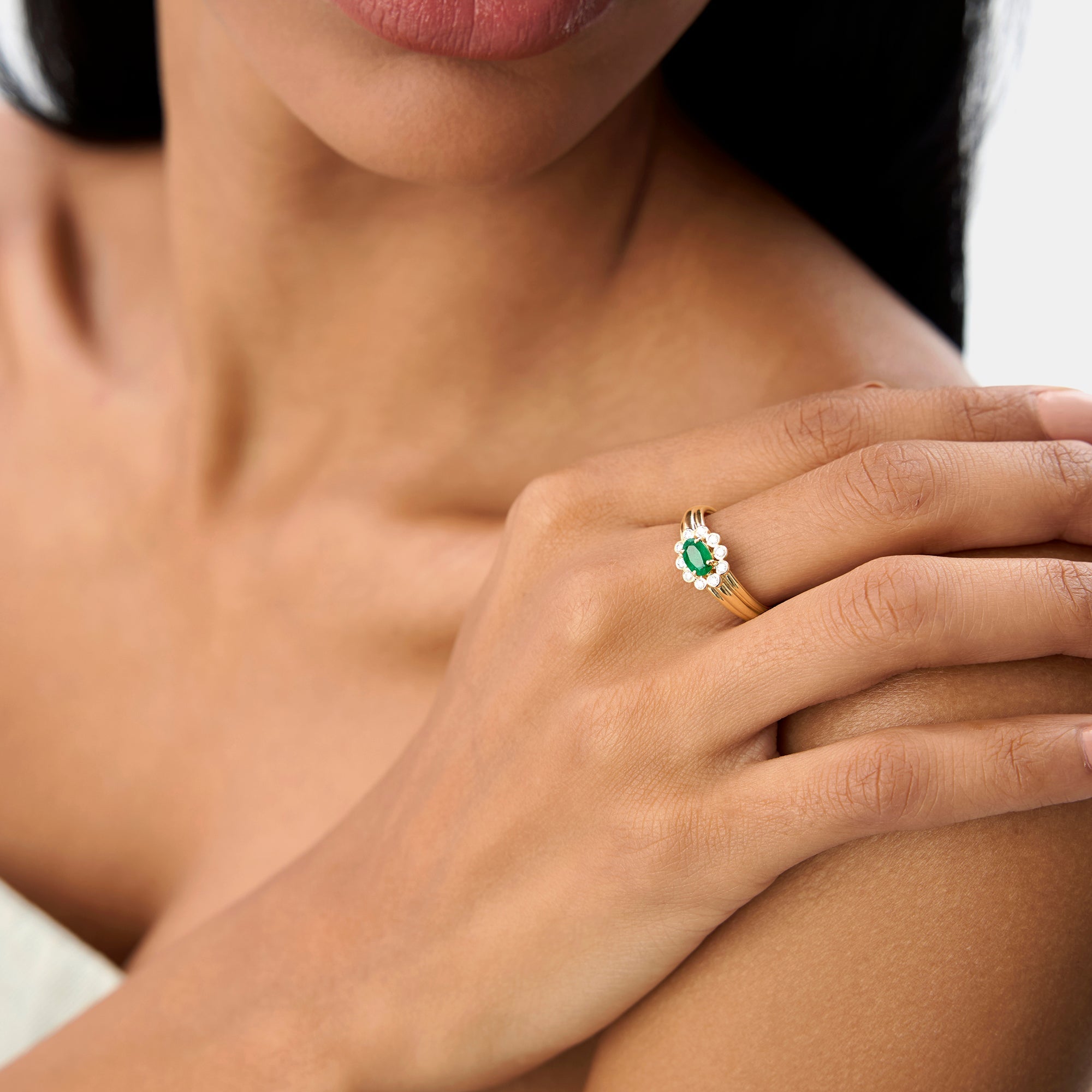 OBFJ0898 - 14k Oval Shaped Emerald with Bezel Hale Setting Ring 5