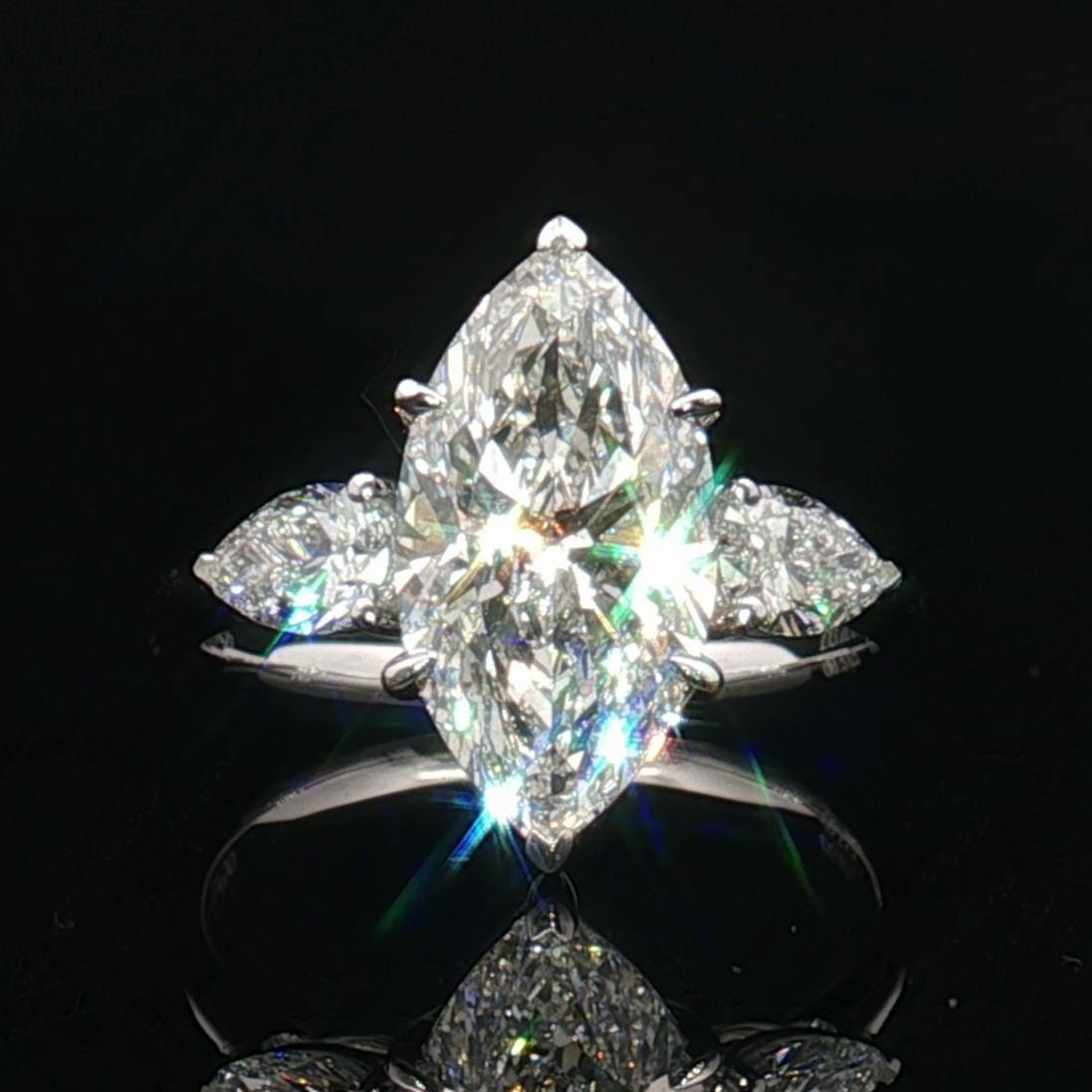 LGT0349 - 只有托台 马眼形三石订婚戒指