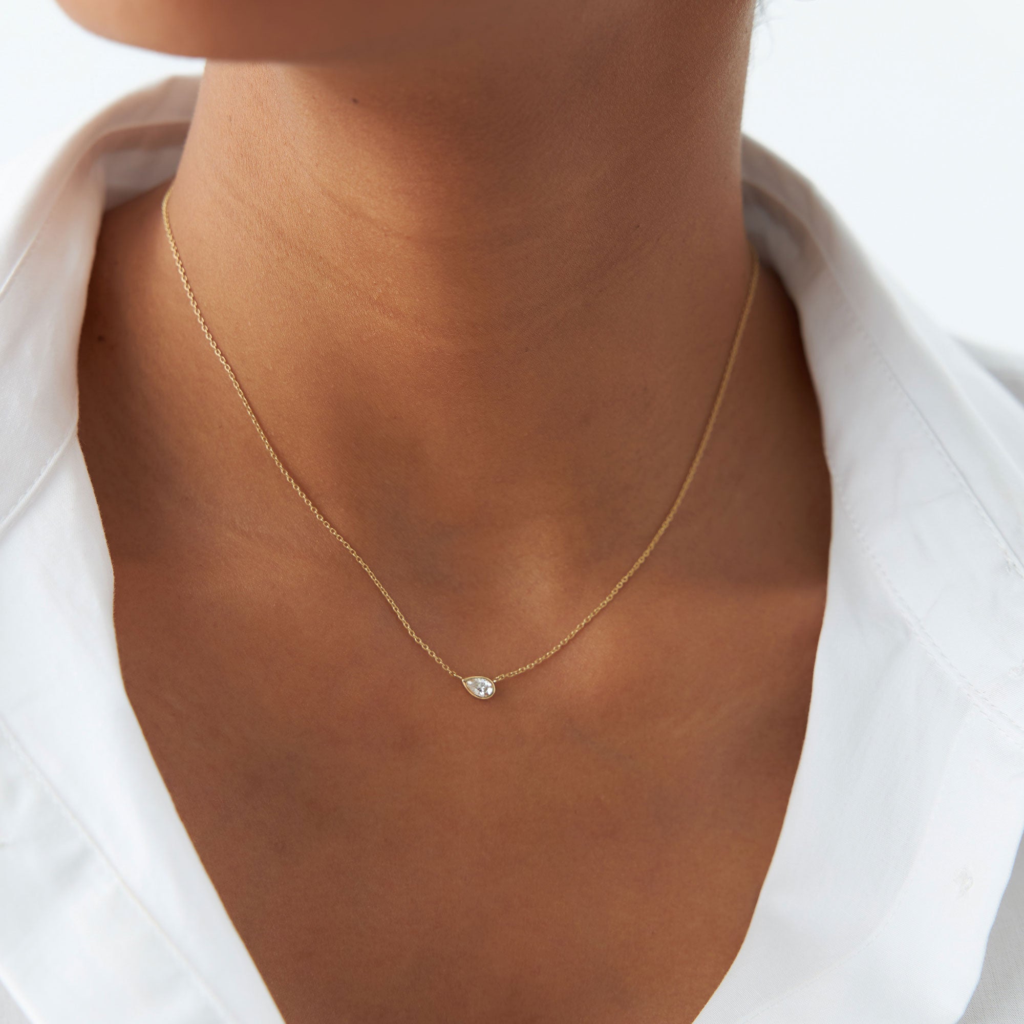 OBFJ1717 - 14K Gold Horizontal Pear Shape Diamond Solitaire Necklace 4