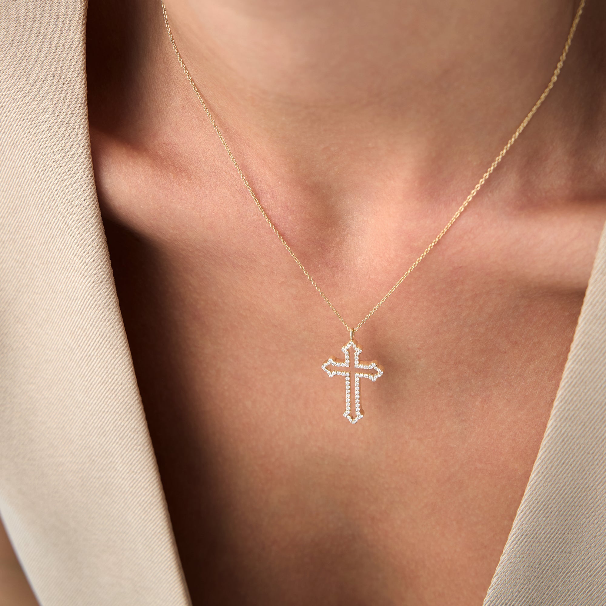 OBFJ0628 - 14k Gold Pavé Diamond Cross Pendant Necklace 3
