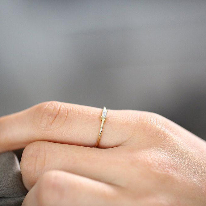 OBFJ1837 - 14K Gold Single Baguette Diamond Ring 2