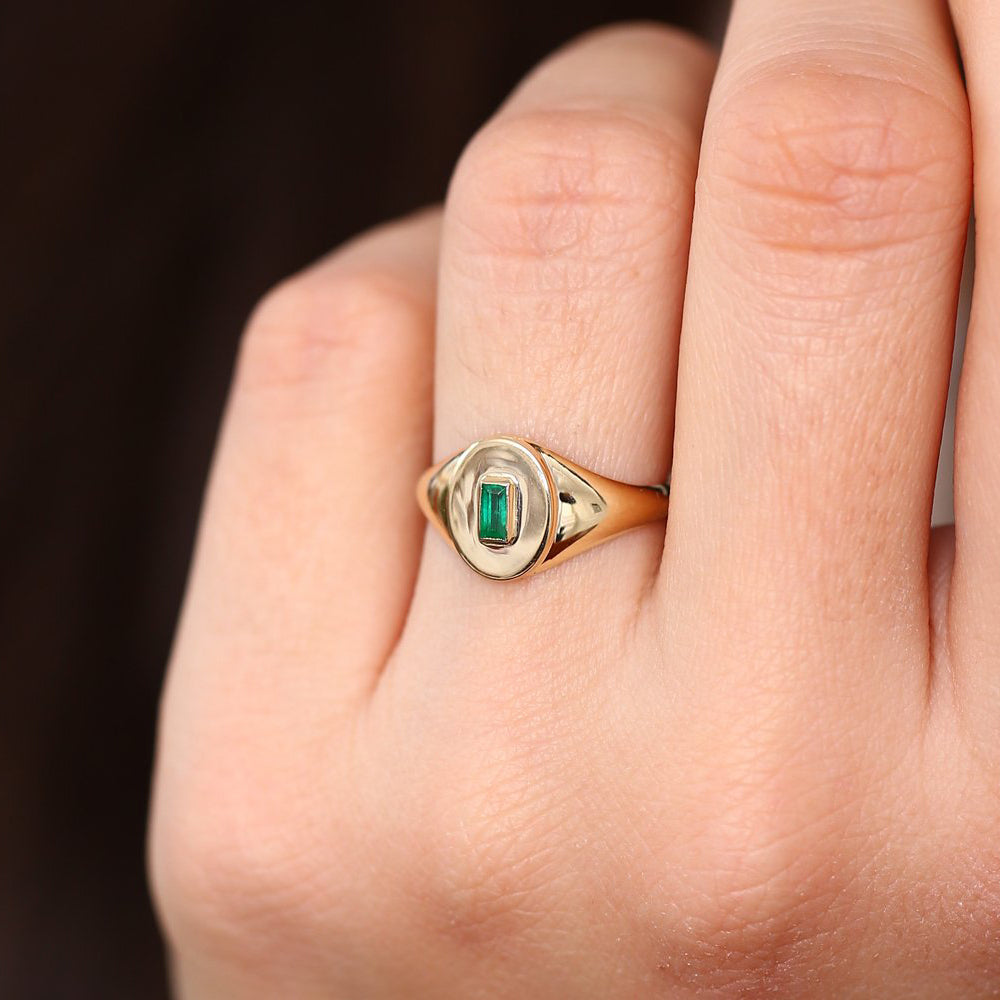OBFJ1654 - 14k Gold Baguette Emerald Signet Ring 4
