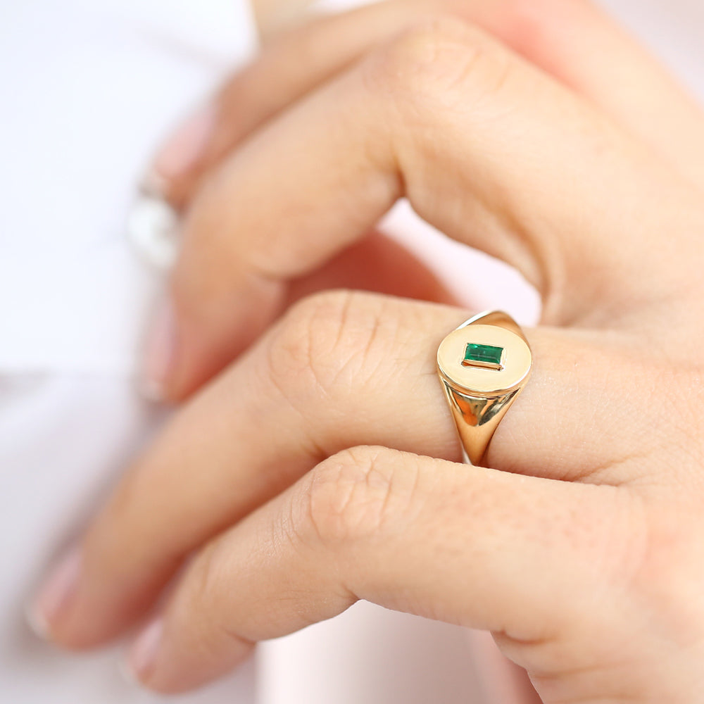 OBFJ1654 - 14k Gold Baguette Emerald Signet Ring 5