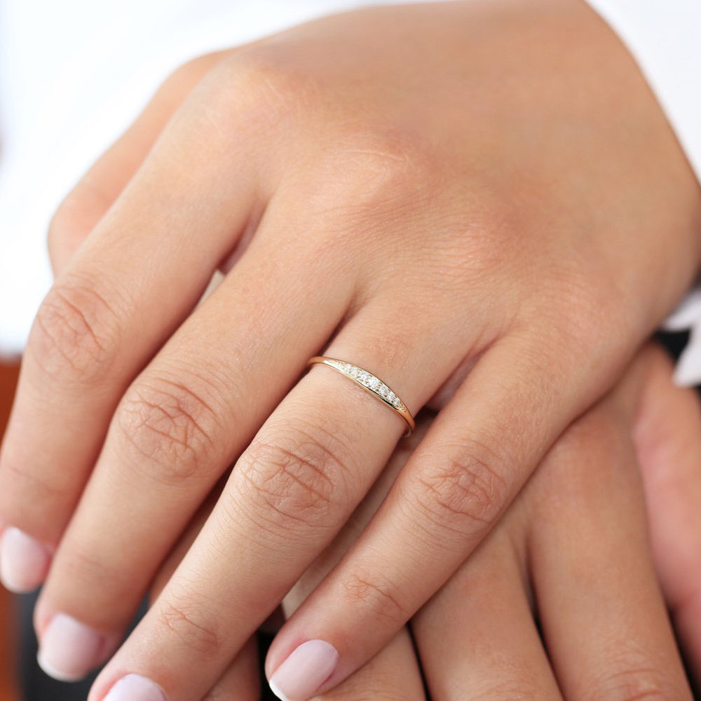 OBFJ1745 - 14k Graduating Diamond Wedding Band 3