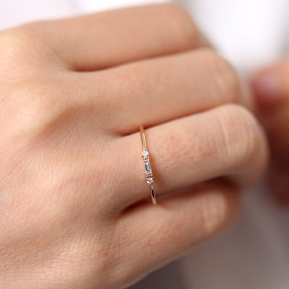 OBFJ1678 - 14k Gold Baguette and Round Diamond Ring 4
