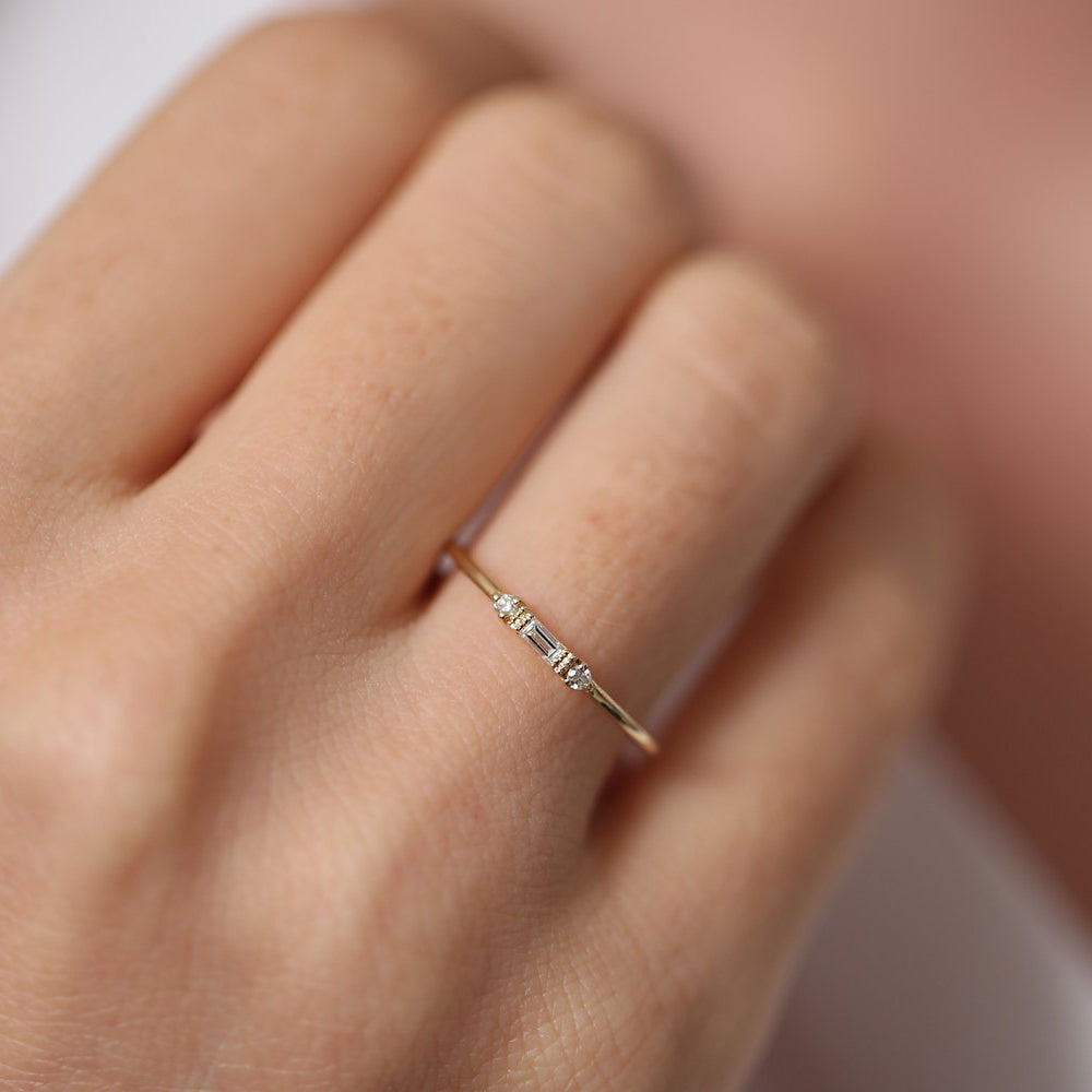 OBFJ1678 - 14k Gold Baguette and Round Diamond Ring 7