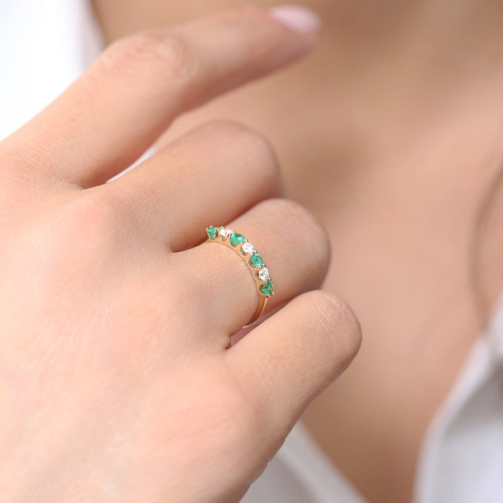 OBFJ1684 - 14K Gold Alternating Emerald and Diamond Wedding Band 3