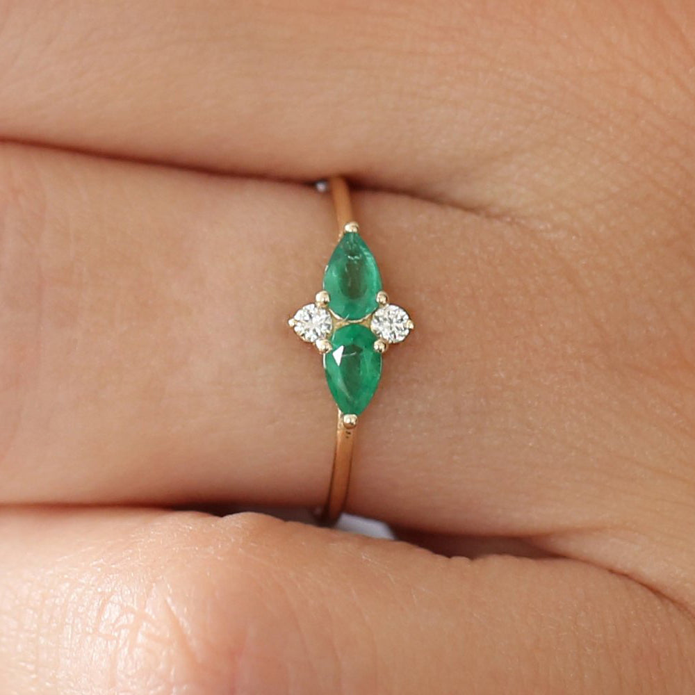 OBFJ1713 - 14K Gold Pear Shape Emerald and Diamond Cluster Ring 3