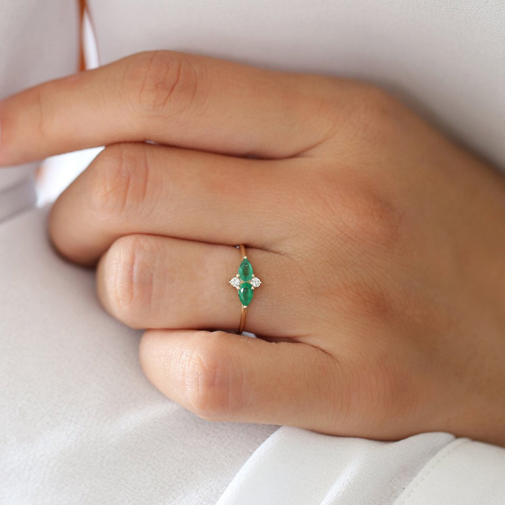 OBFJ1713 - 14K Gold Pear Shape Emerald and Diamond Cluster Ring 4