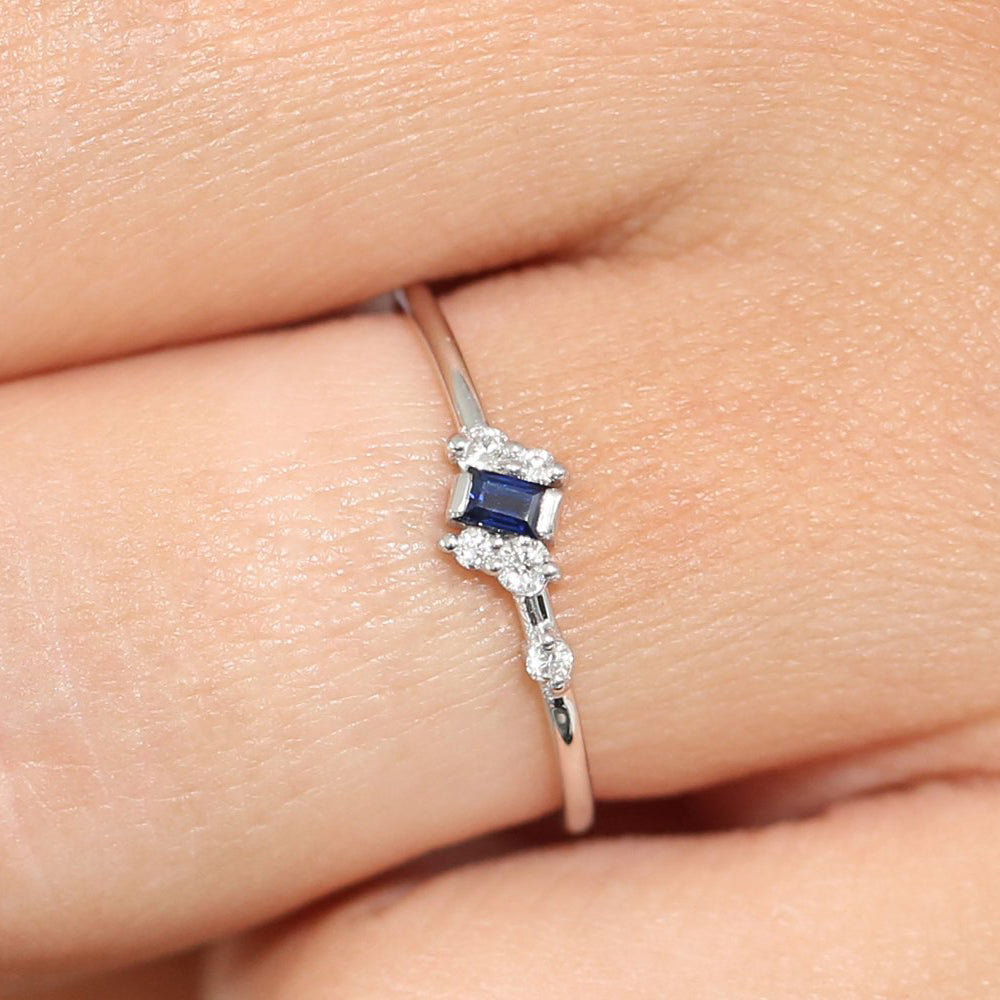 OBFJ1749 - 14K Gold Slanted Baguette Sapphire Ring 2