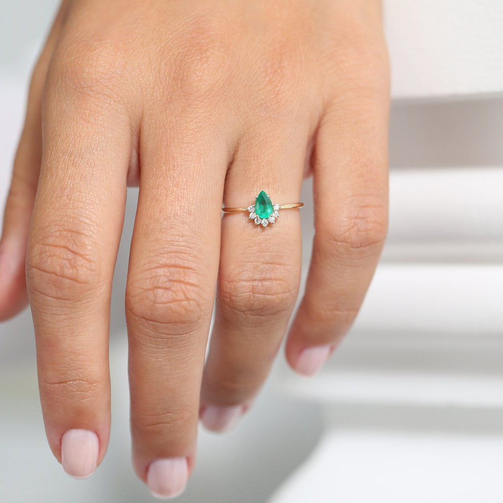OBFJ1761 - 14k Pear Shape Emerald Engagement Ring 4
