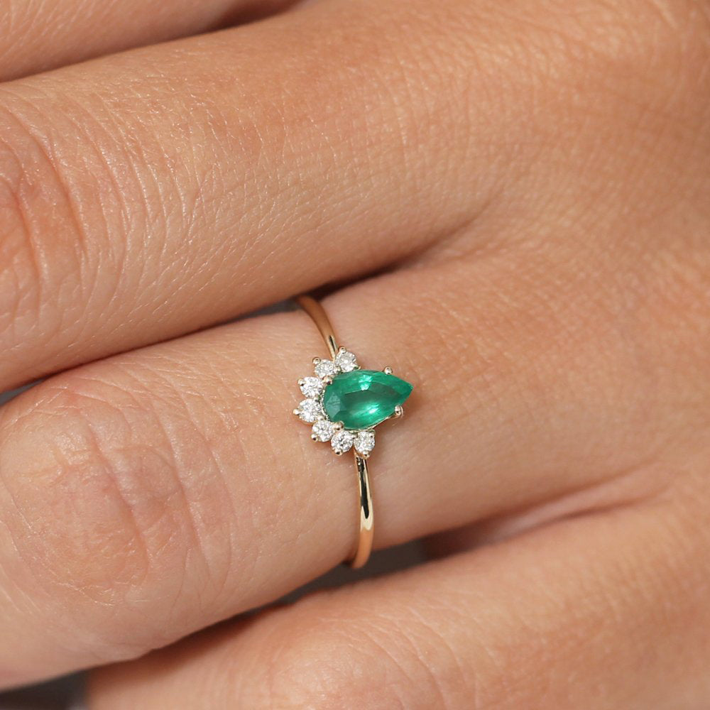 OBFJ1761 - 14k Pear Shape Emerald Engagement Ring 5