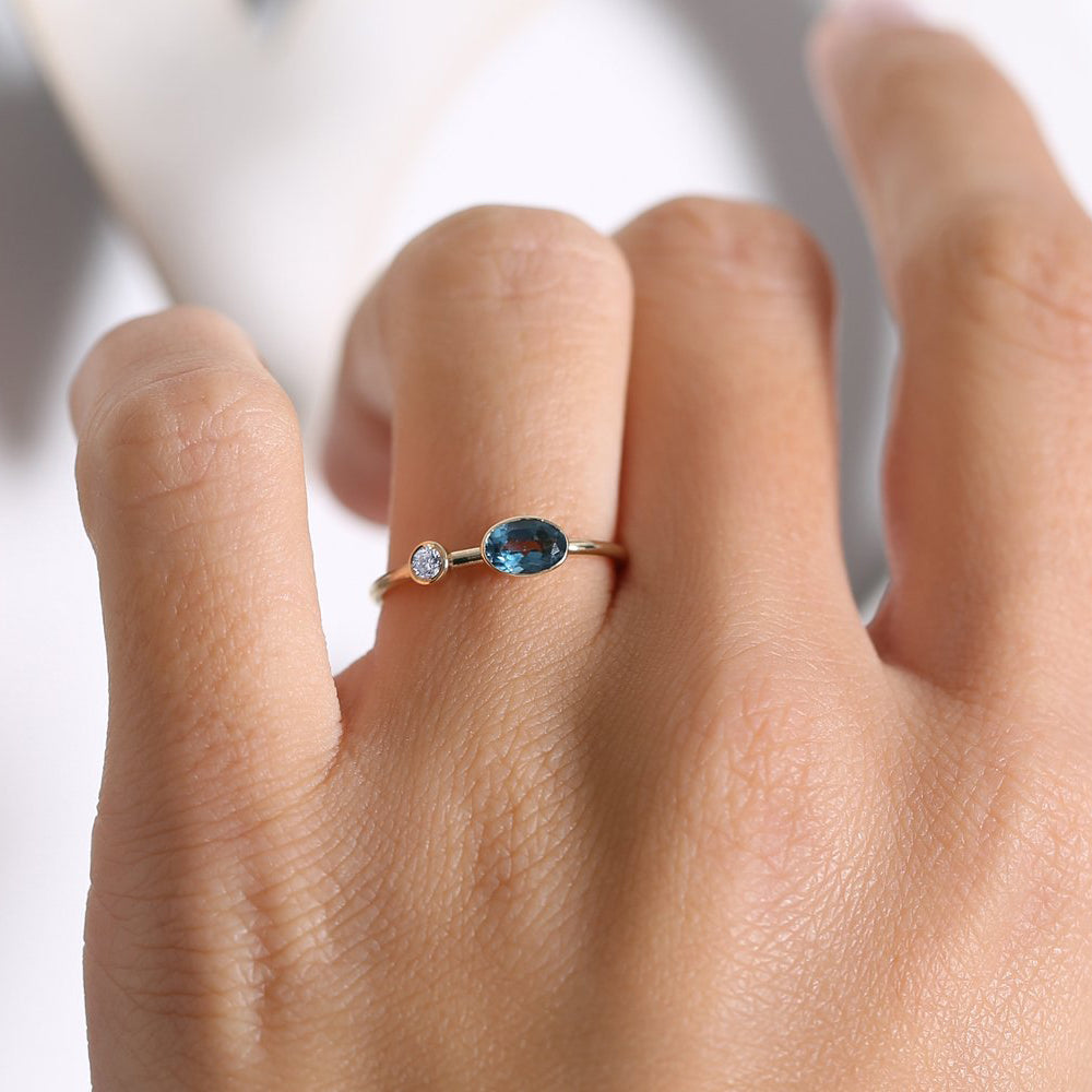 OBFJ1772 - 14k Gold Oval London Blue Topaz and Diamond Ring 3