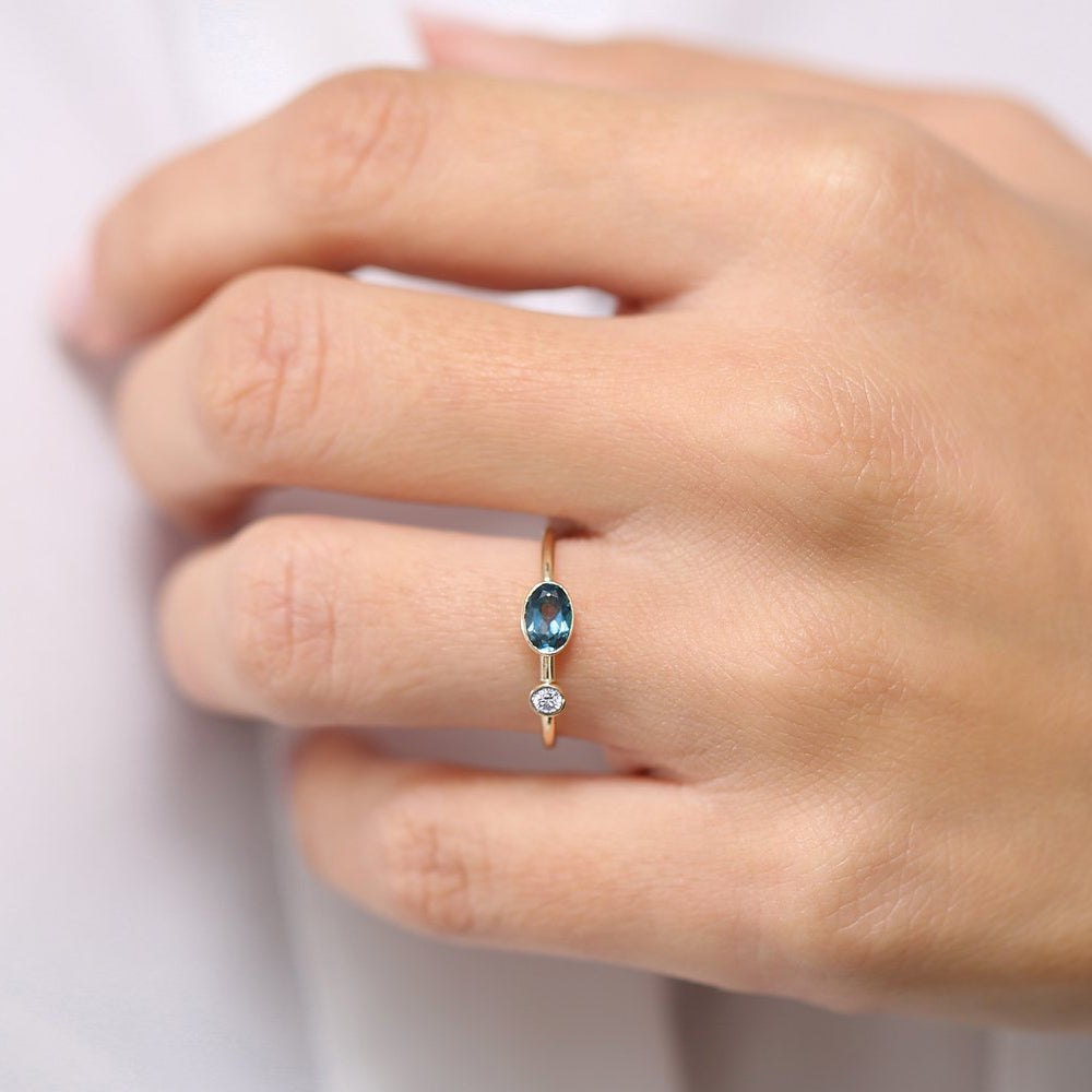 OBFJ1772 - 14k Gold Oval London Blue Topaz and Diamond Ring 4