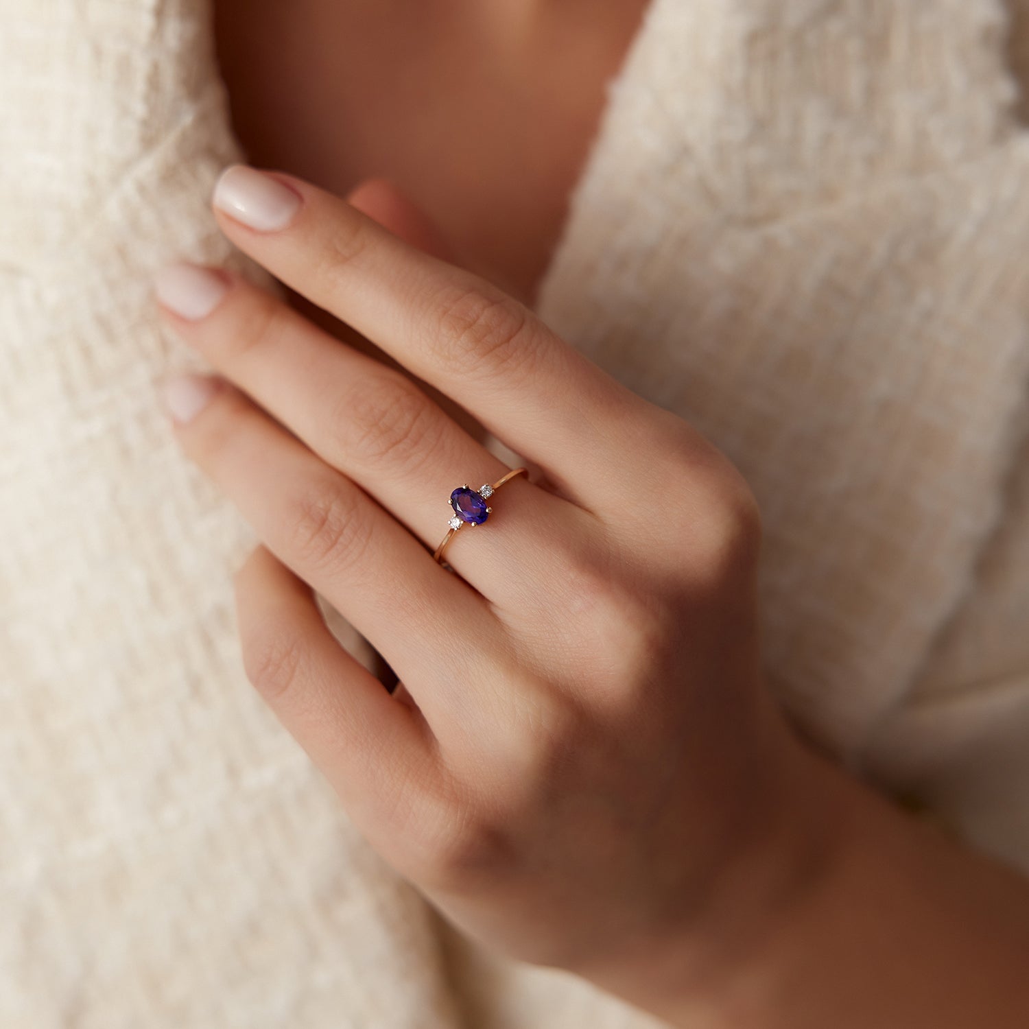 OBFJ2017 - 14K Gold Oval Shape Amethyst and Diamond 3 Stone Ring 3