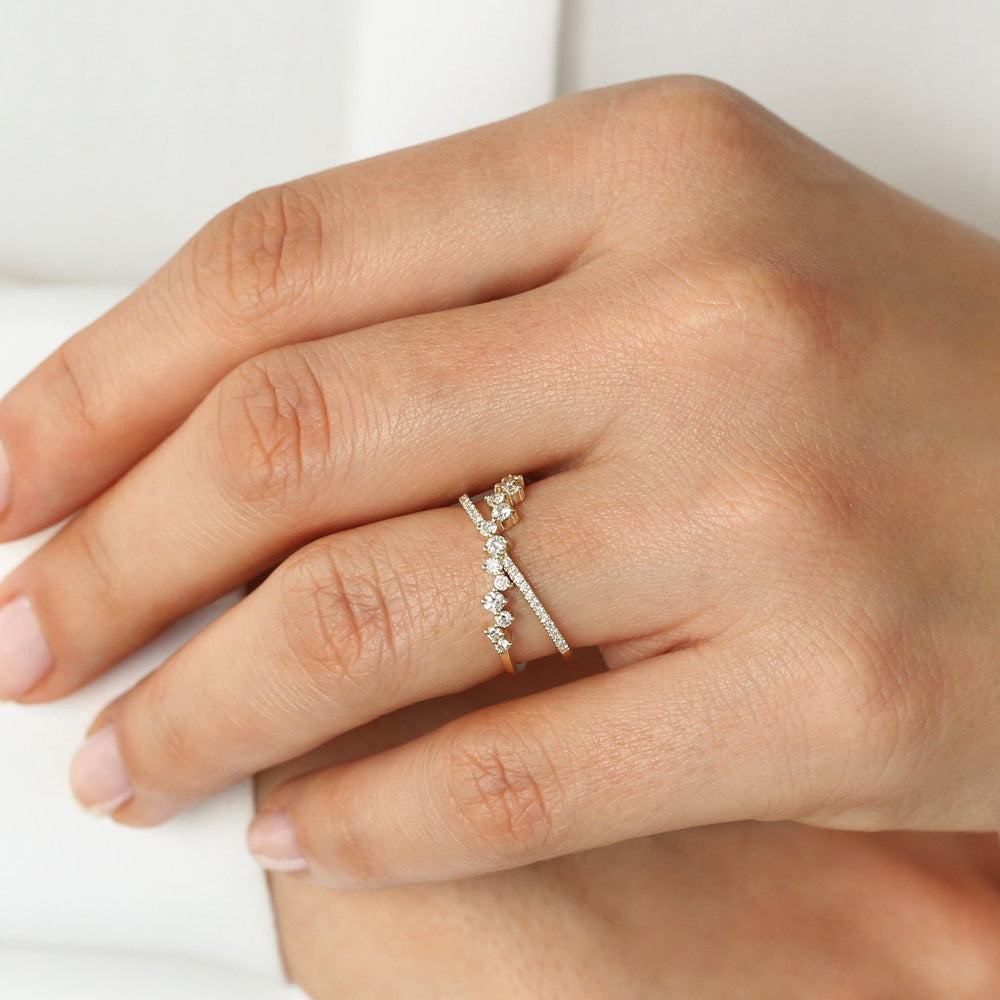 OBFJ2040 - 14k Gold Criss Cross Diamond Cluster Ring 3