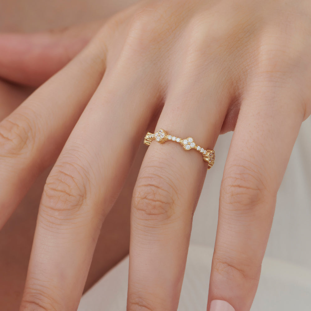 OBFJ1540 - 14k Full Eternity Clover Diamond Ring 3