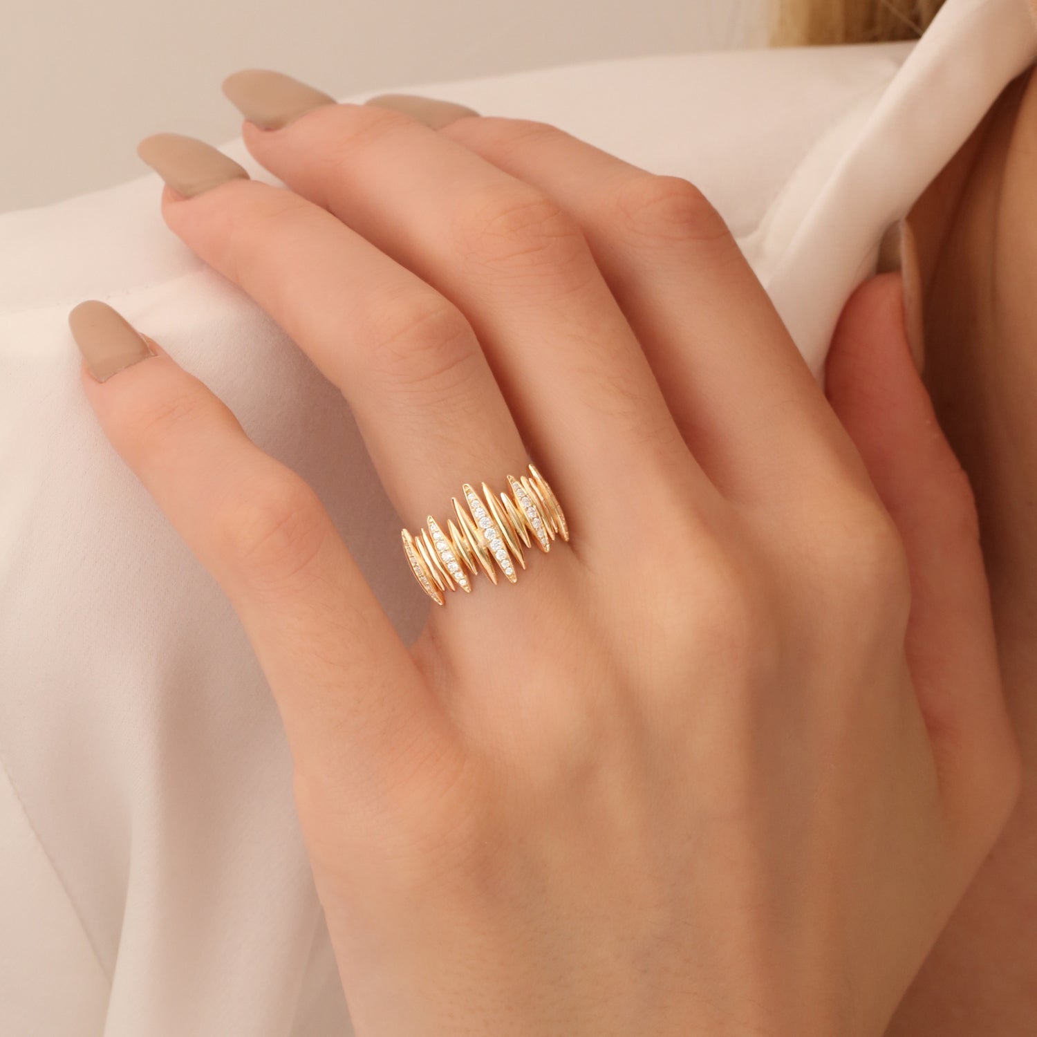 OBFJ1439 - 14k Unique Diamond Spike Ring 3